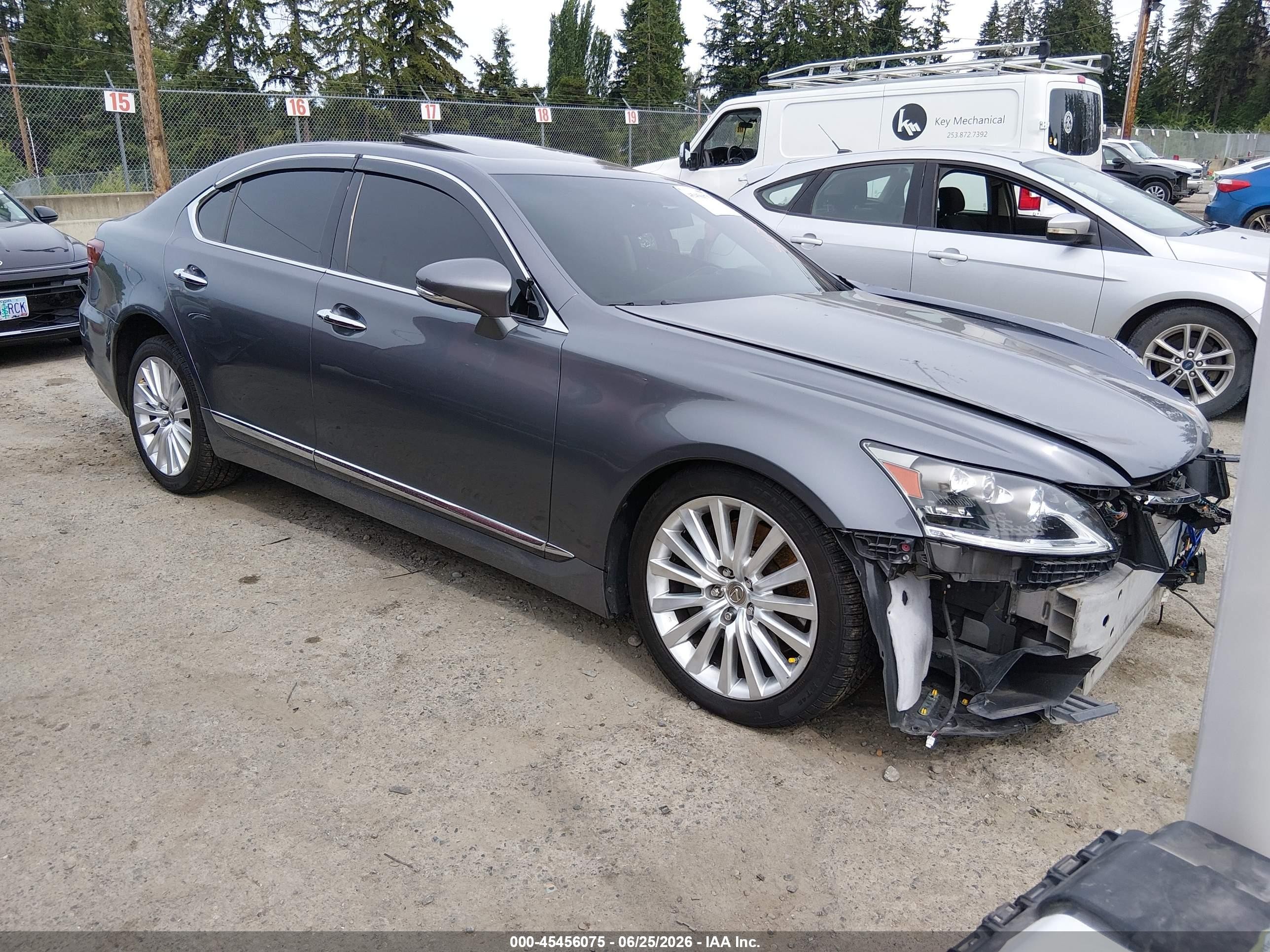 2015 Lexus LS 460, VIN JTHCL5EFXF5023990 — Front end