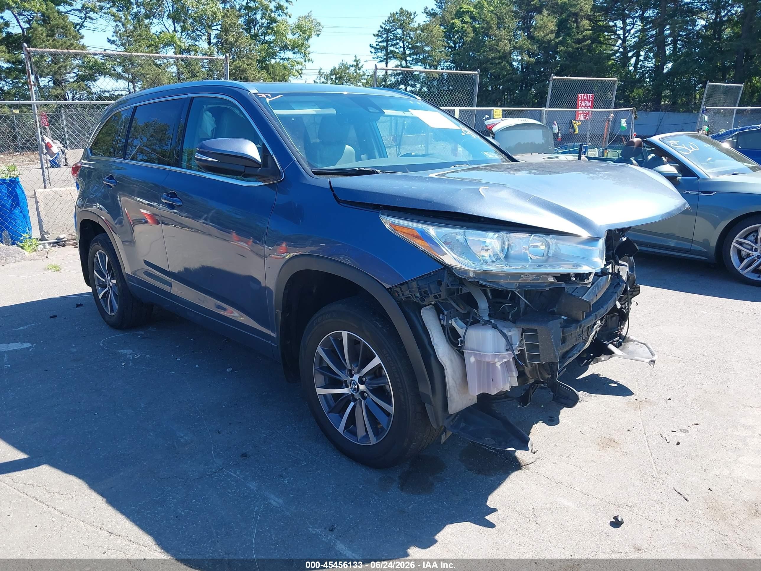 2018 Toyota Highlander XLE, VIN 5TDJZRFH7JS824927 — All over