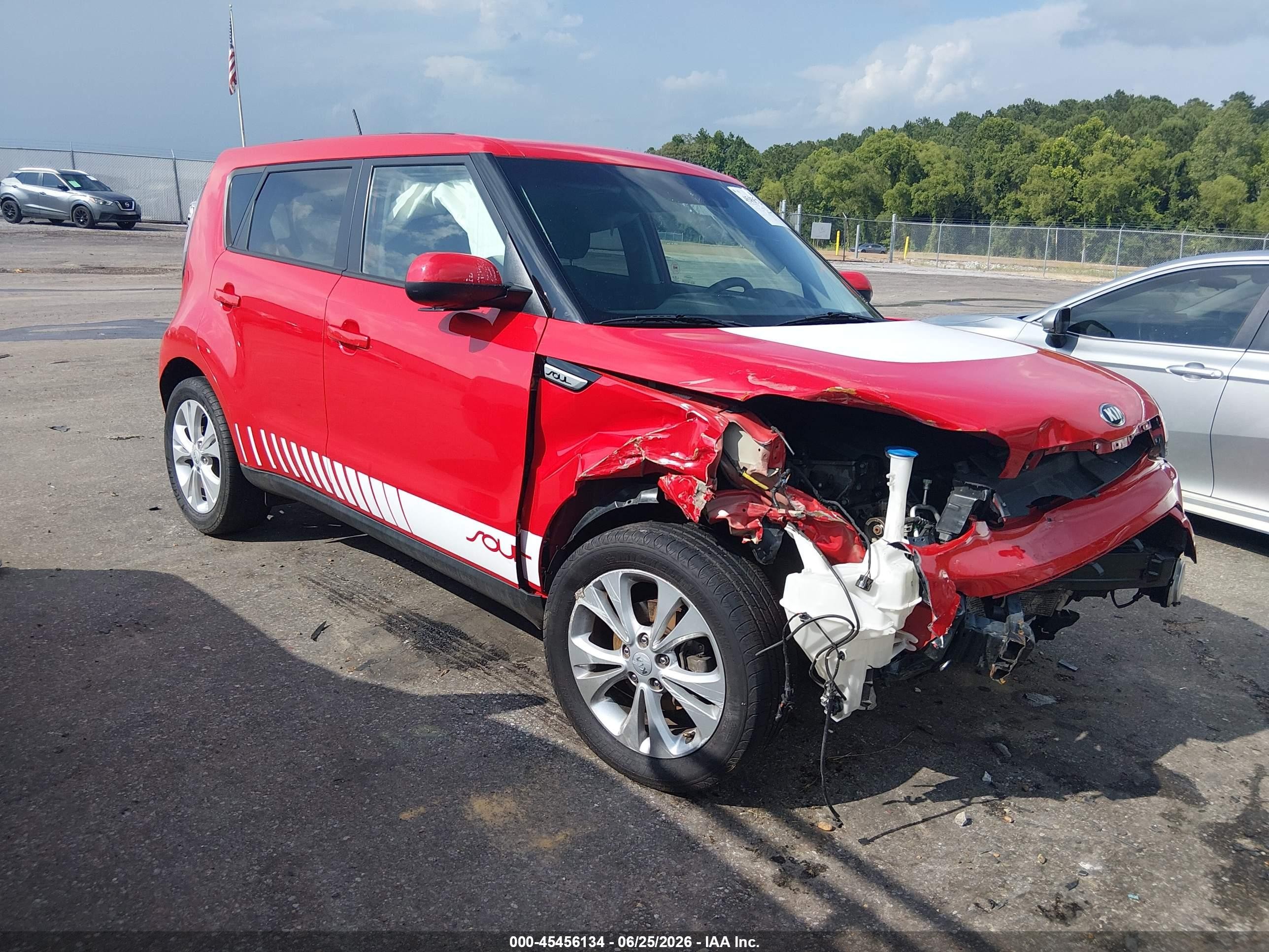 2016 Kia Soul +, VIN KNDJP3A59G7855115 — Front end