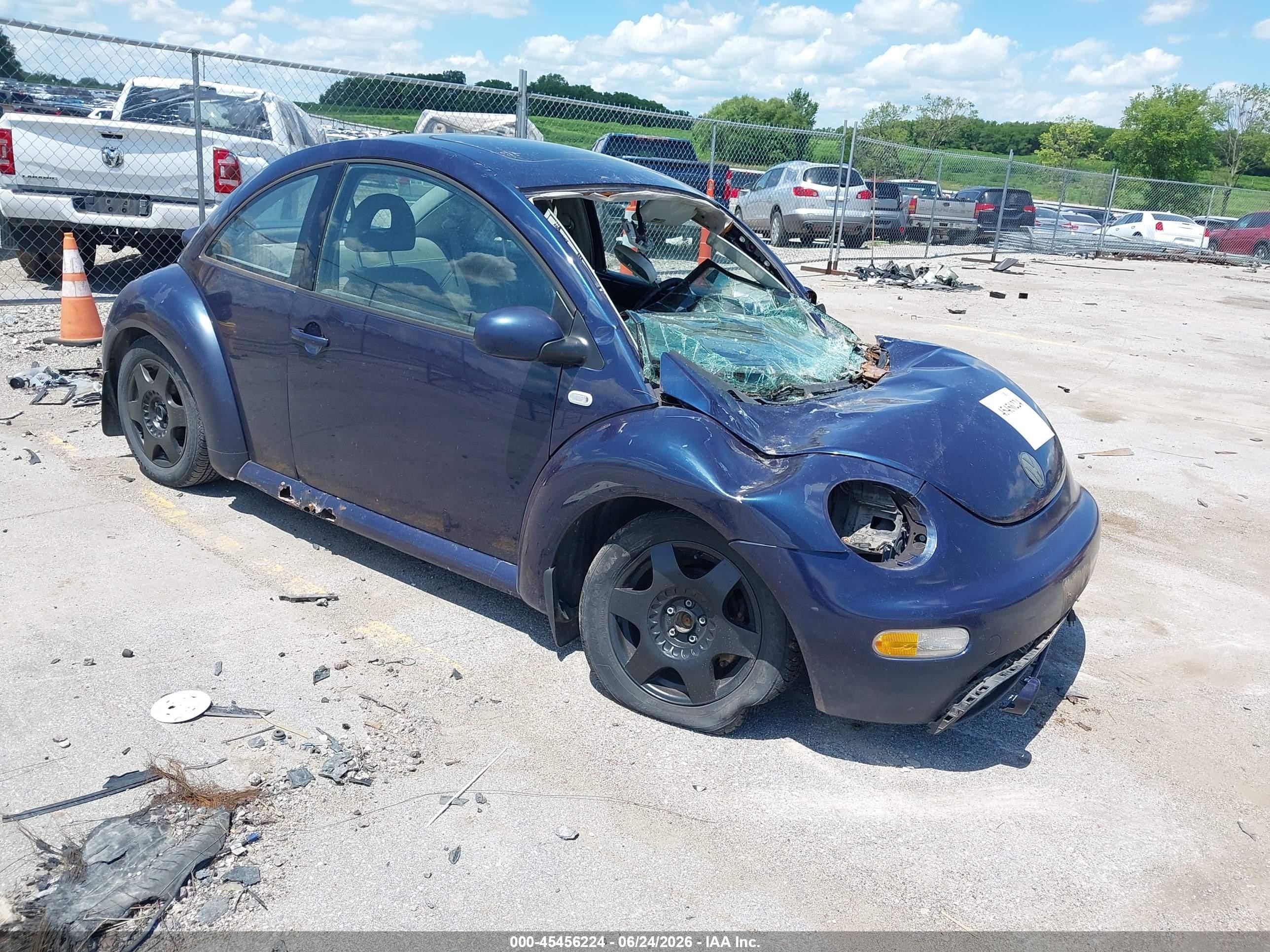 2001 Volkswagen Beetle GLS, VIN 3VWCP21C71M409430 — Storm