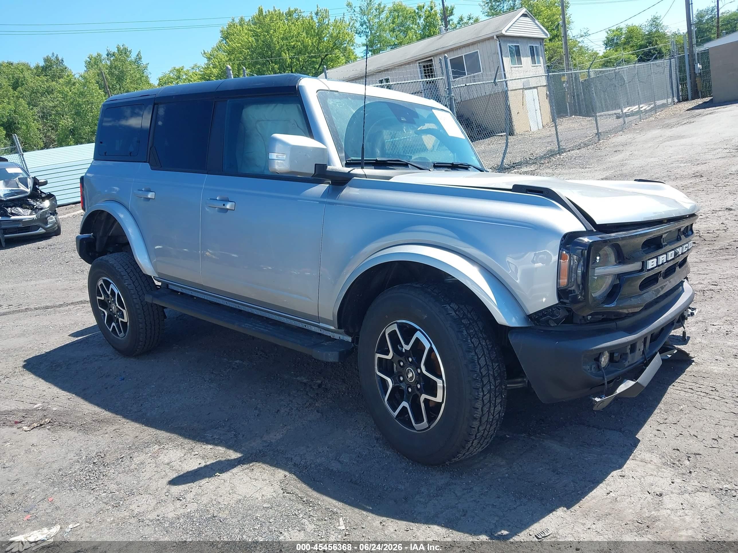 2024 Ford Bronco Outer Banks, VIN 1FMDE8BH9RLB42827 — Side