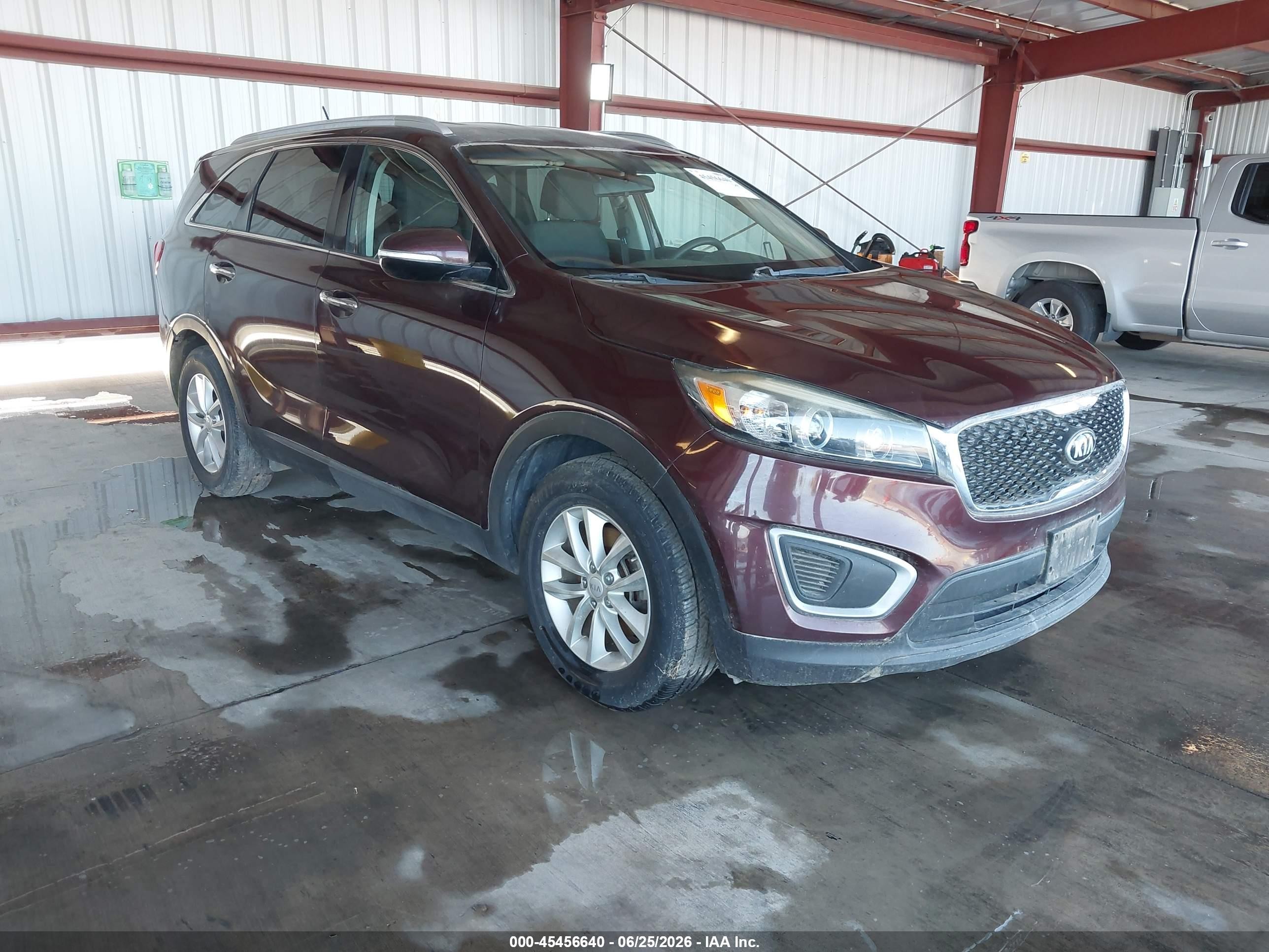 2017 Kia Sorento LX, VIN 5XYPG4A52HG222007 — Normal wear