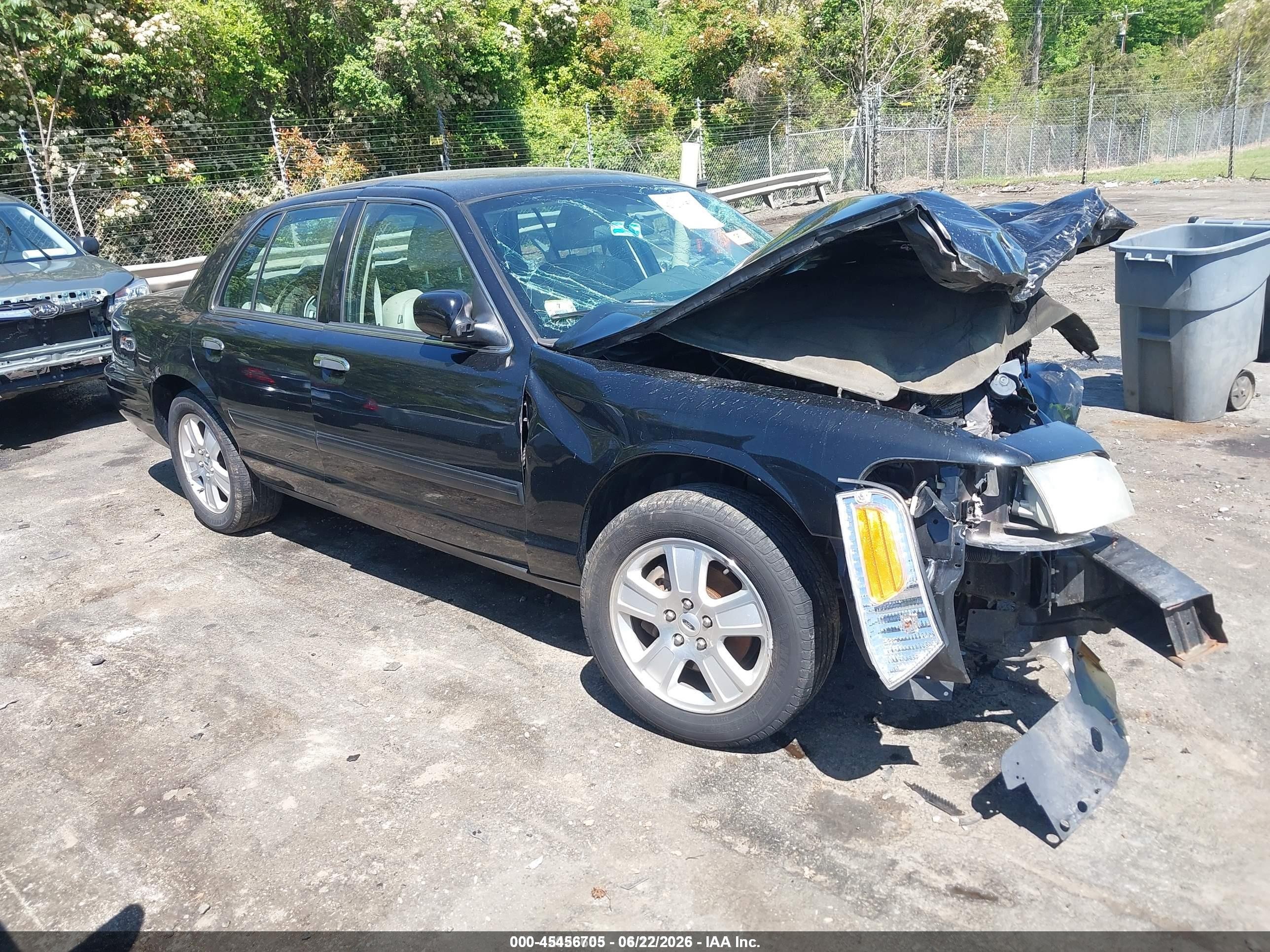 2011 Ford Crown Victoria LX, VIN 2FABP7EV7BX174675 — Front end