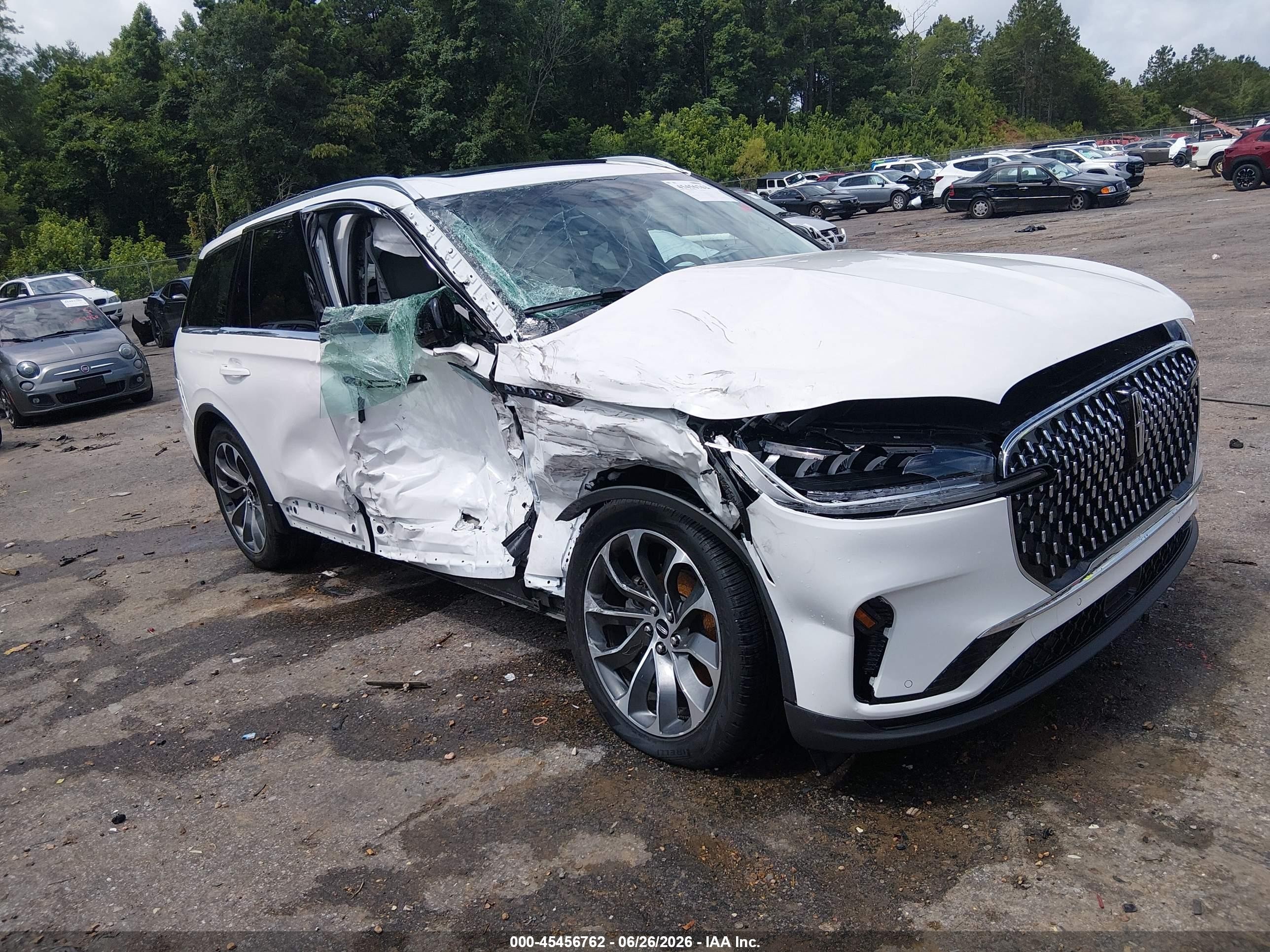 2025 Lincoln Aviator Reserve, VIN 5LM5J7WC3SGL21286 — Side