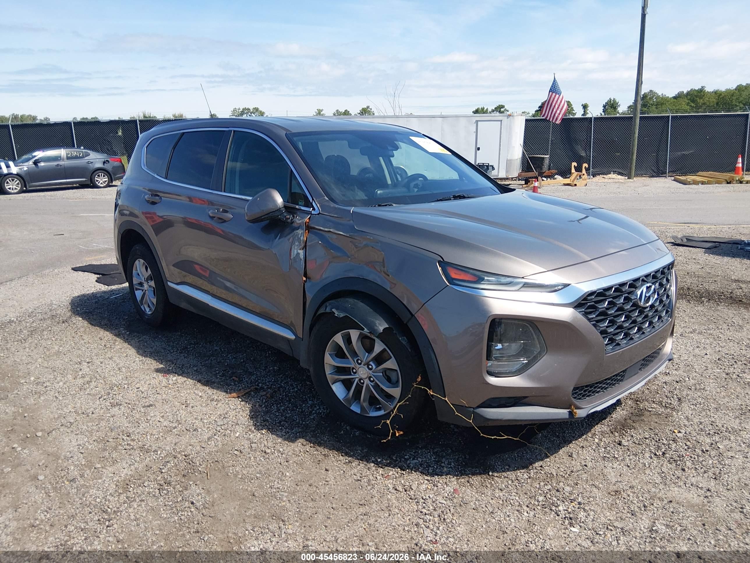 2019 Hyundai Santa Fe SE, VIN 5NMS23ADXKH096714 — Side