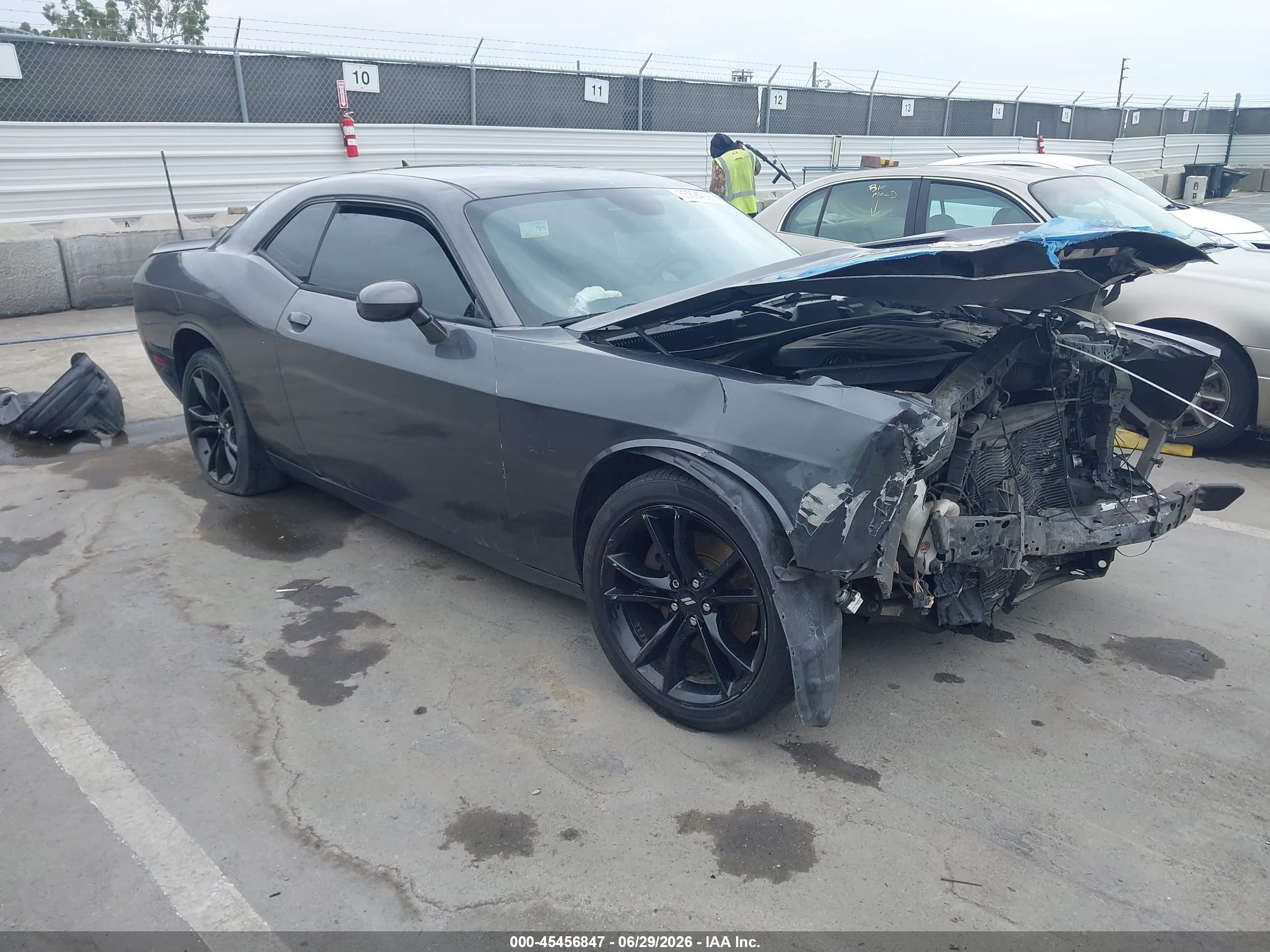 2017 Dodge Challenger SXT, VIN 2C3CDZAG5HH501592 — Front end