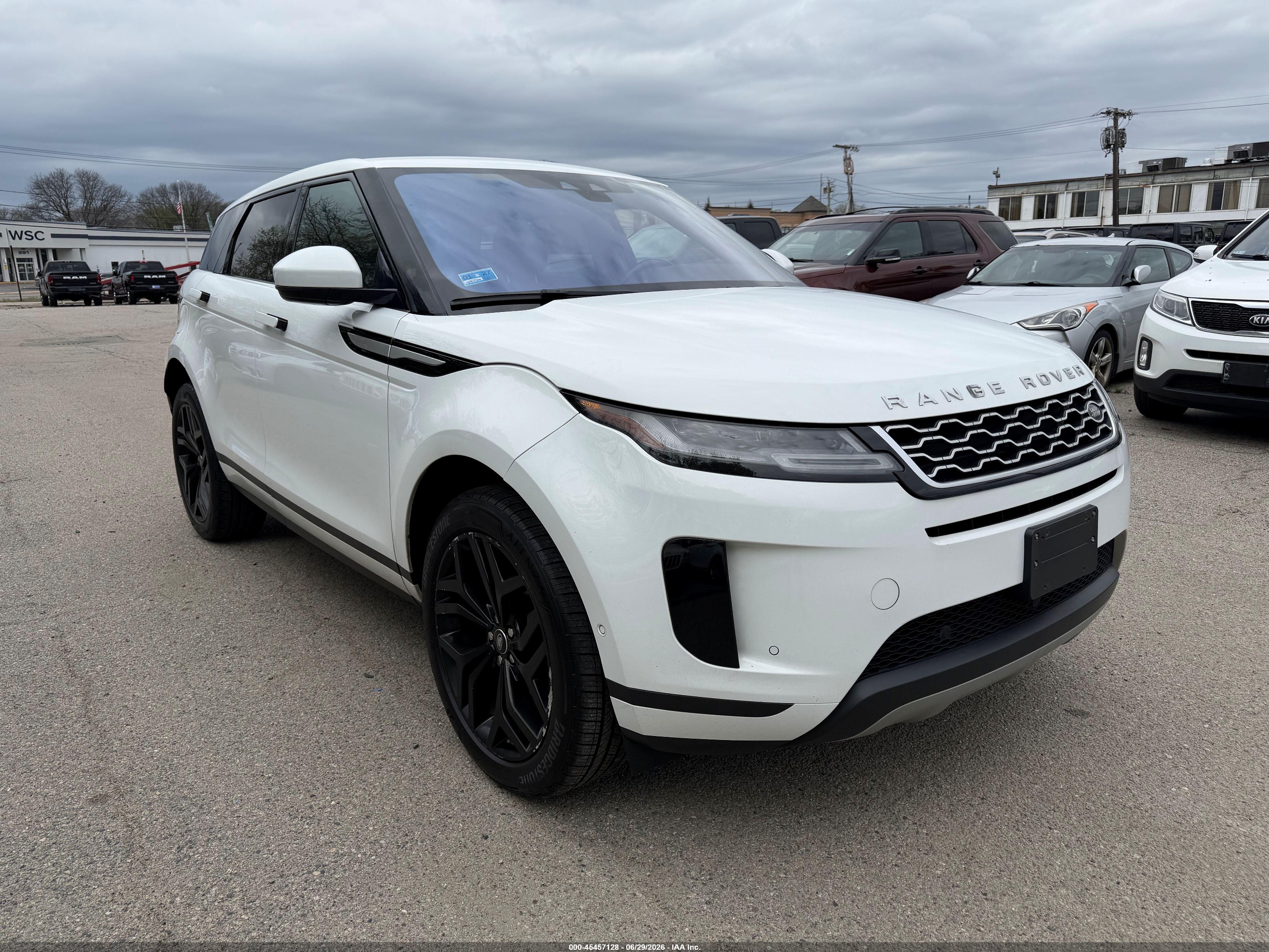 2020 Land Rover Range Rover Evoque SE, VIN SALZP2FX7LH075196 — Auction photo