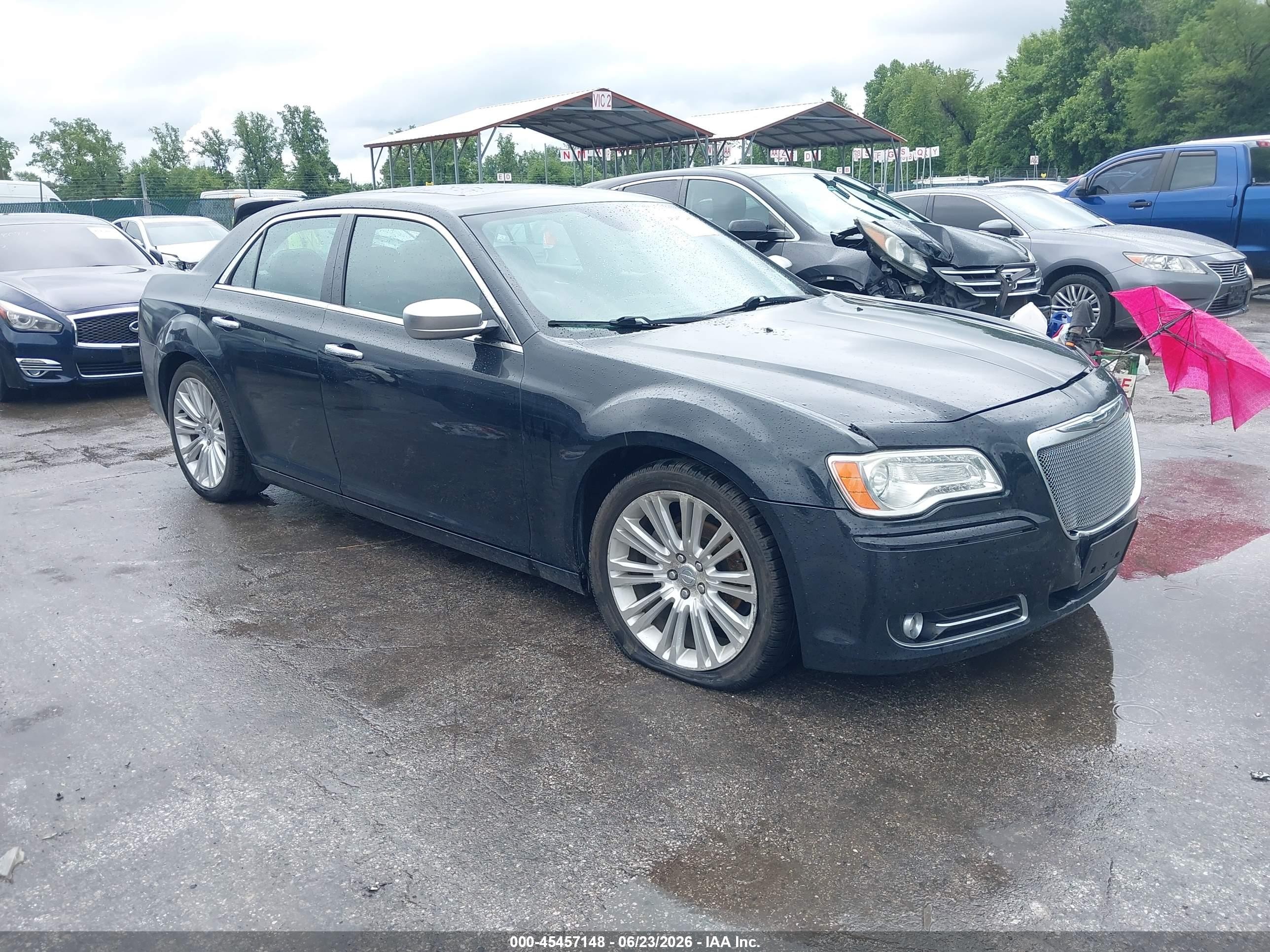 2014 Chrysler 300 C John Varvatos Limited Edition, VIN 2C3CCADGXEH179267 — Бок