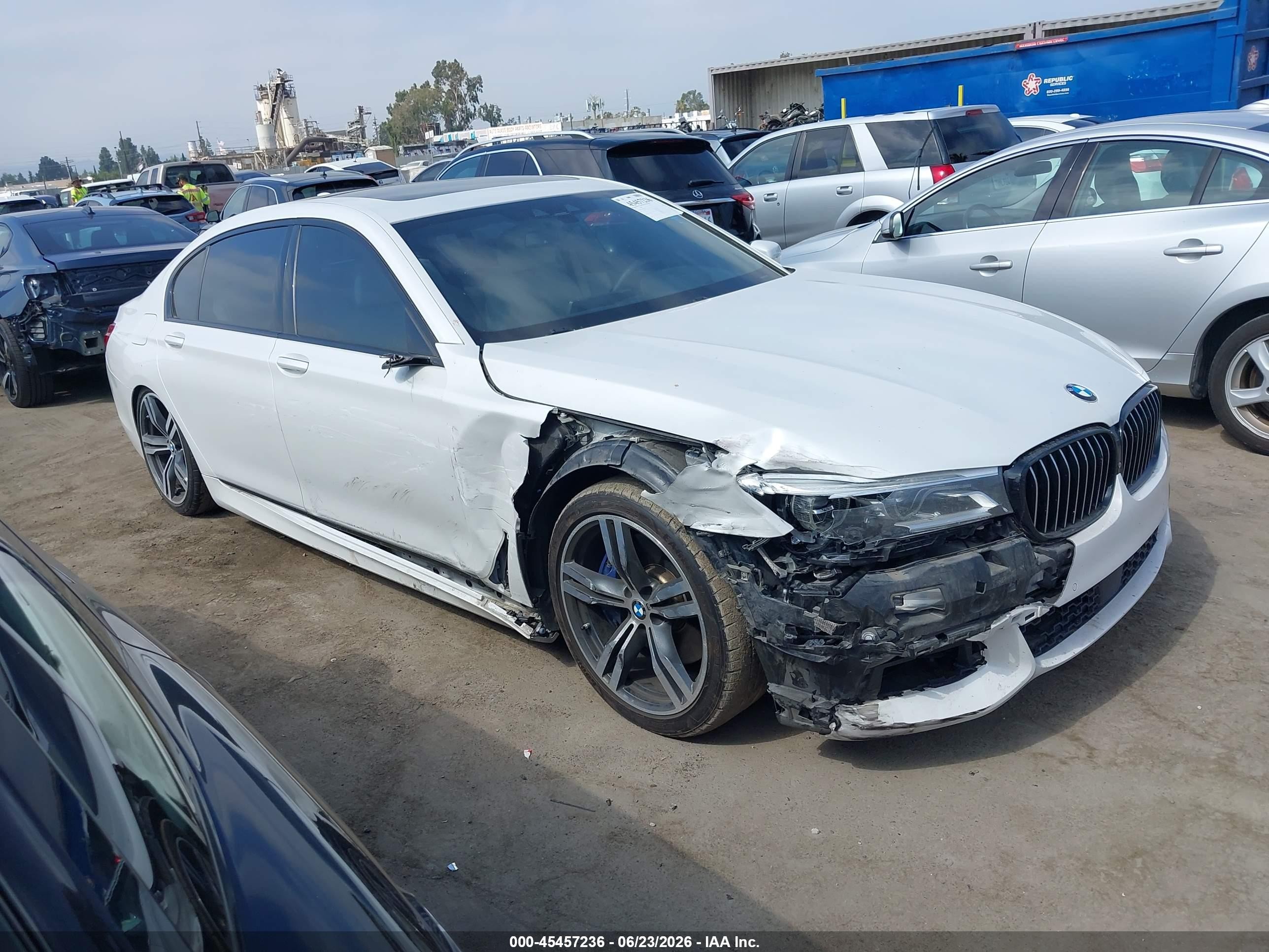 2017 BMW 7 Series 750i, VIN WBA7F0C50HGM21320 — Перед