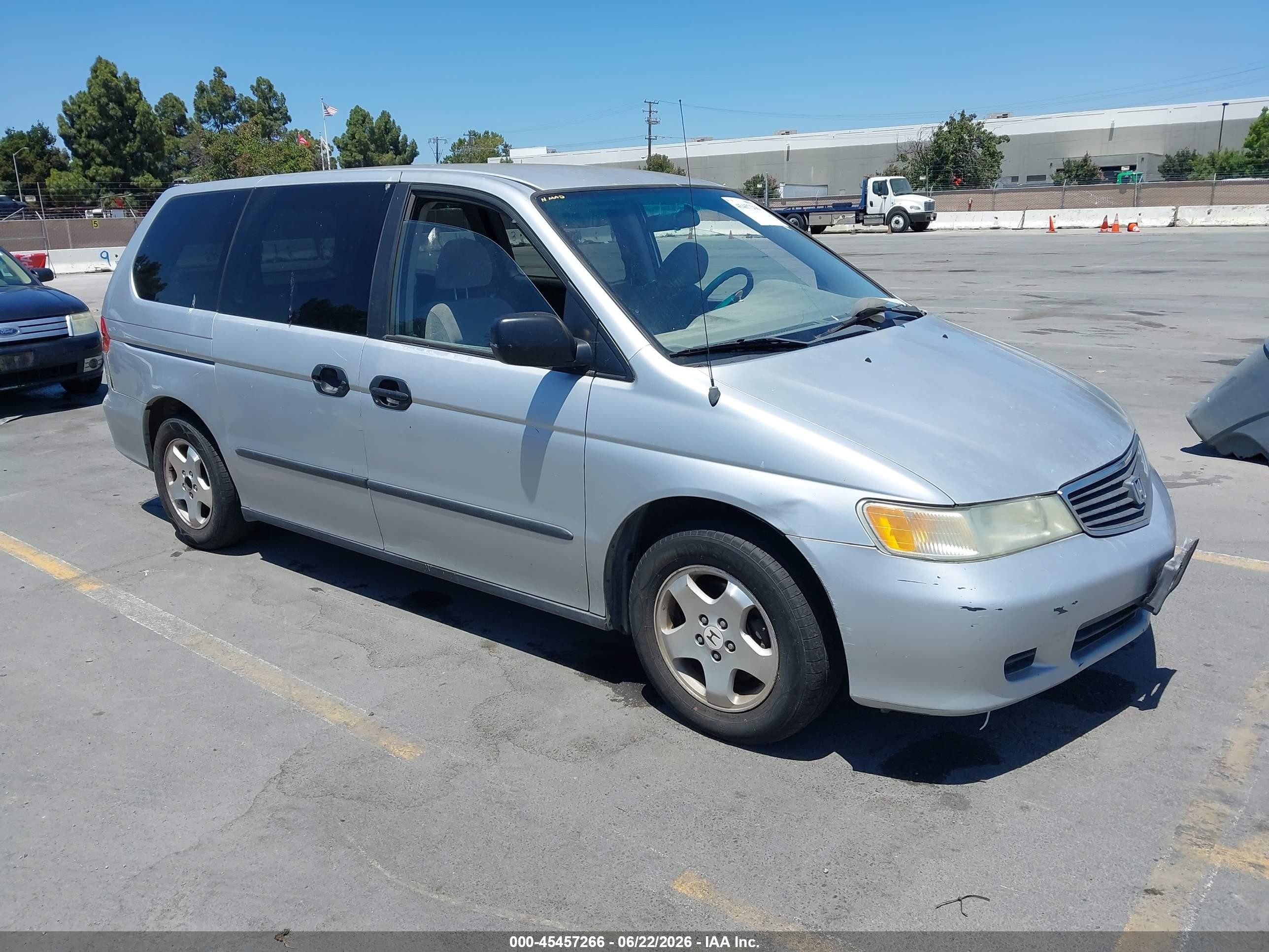 2001 Honda Odyssey LX, VIN 2HKRL18571H572076 — Normal wear