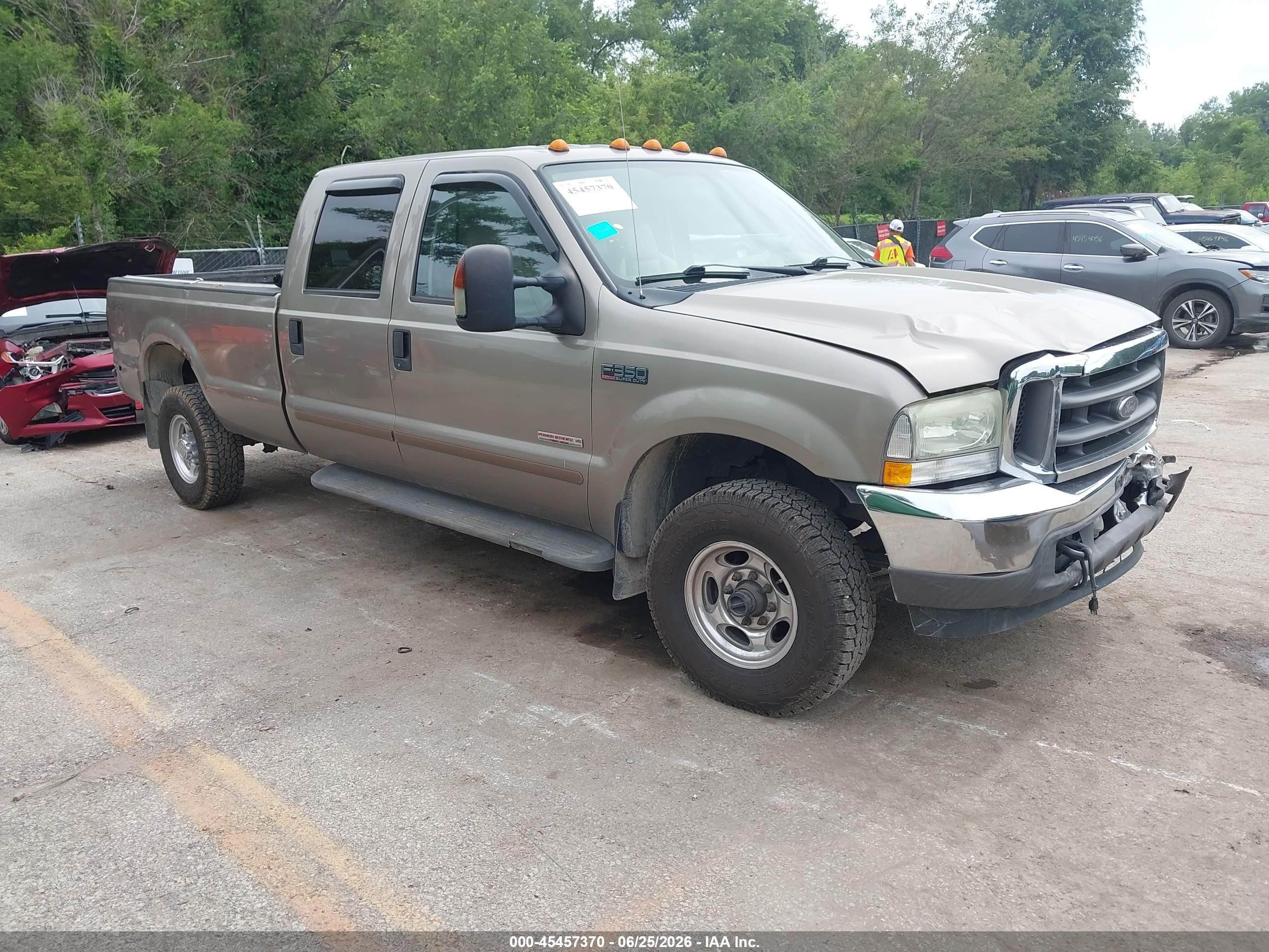 2004 Ford F-350 XL, VIN 1FTSW31P04EA92160 — Front end