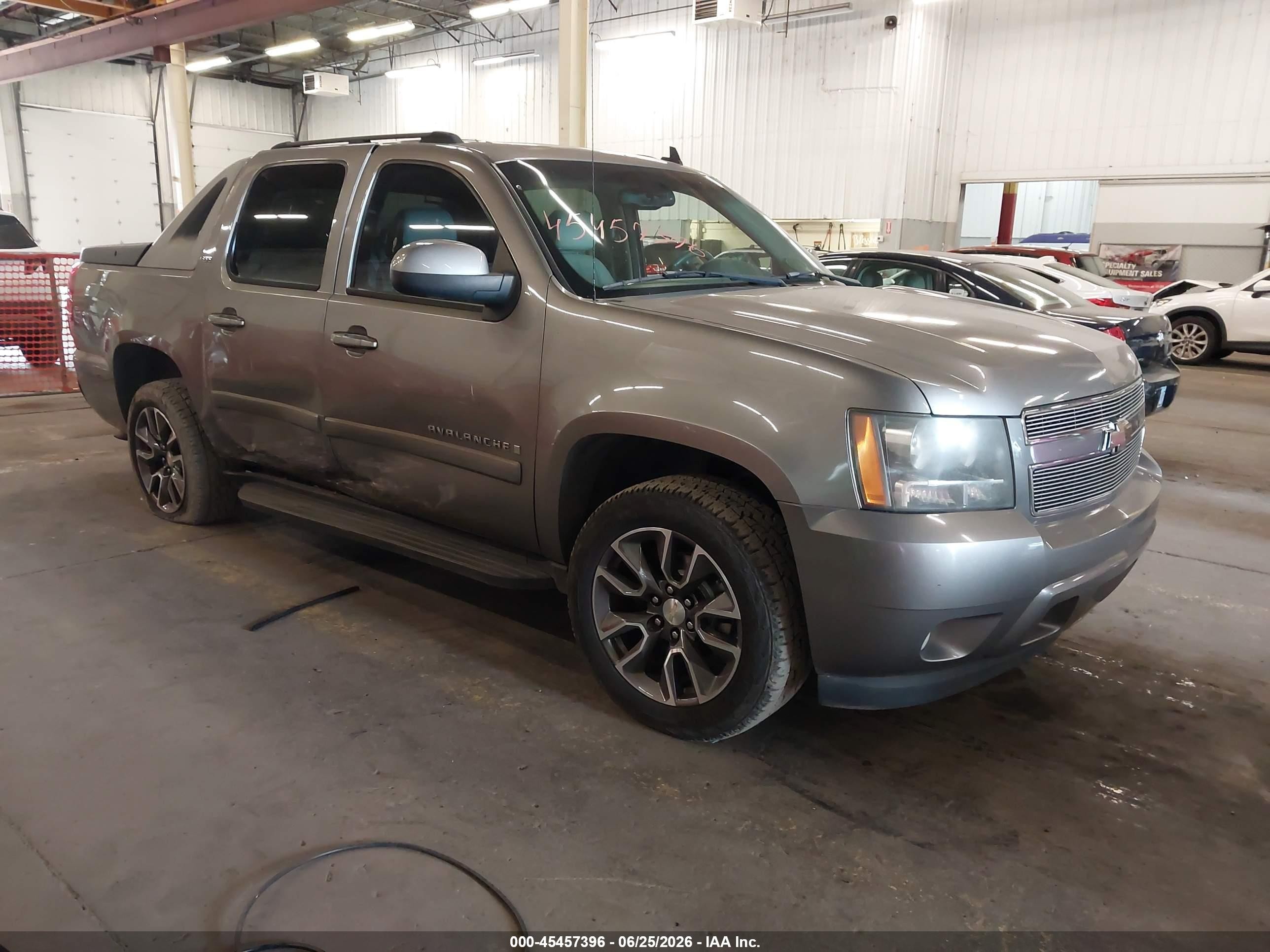 2007 Chevrolet Avalanche 1LT, VIN 3GNFK12397G156200 — Бок