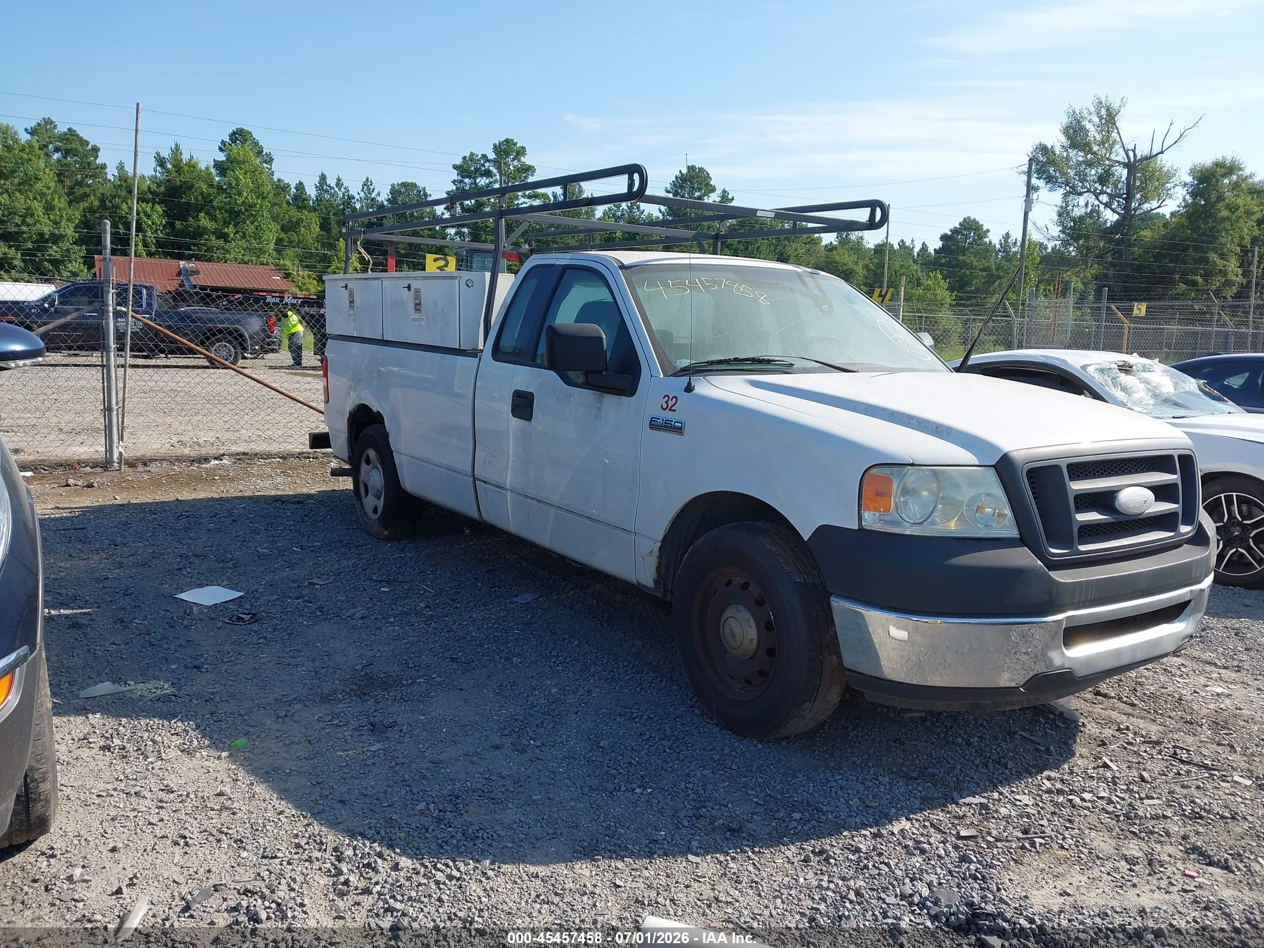 2007 Ford F-150 XL, VIN 1FTRF12207KD61737 — Rear end