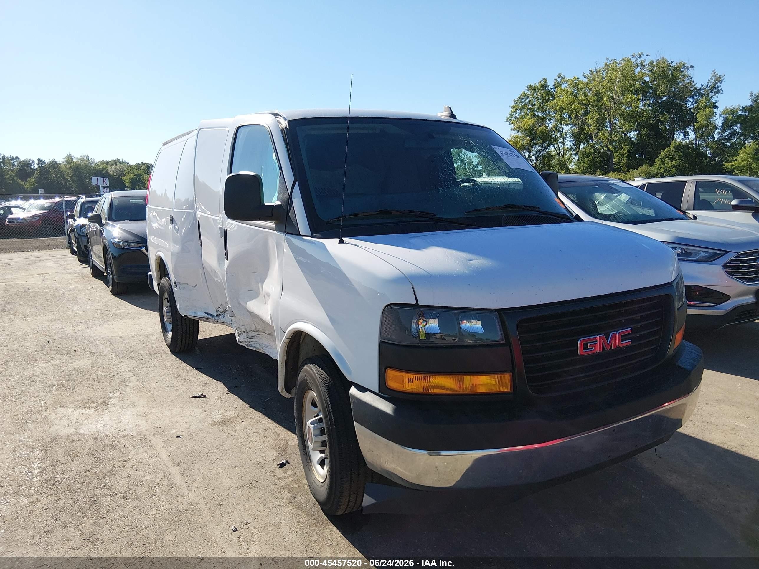 2022 GMC Savana Cargo, VIN 1GTW7AF70N1241719 — Side