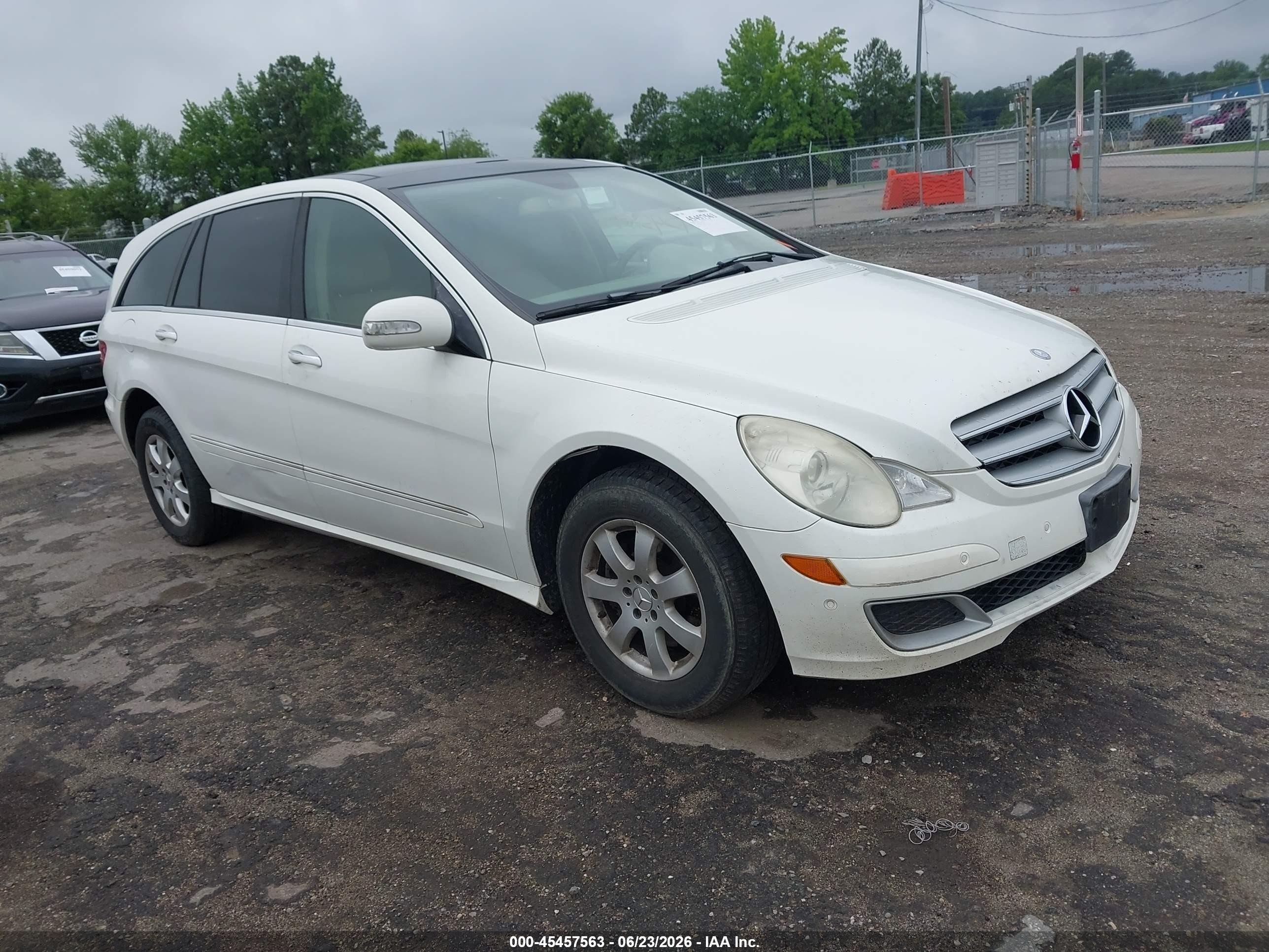 2007 Mercedes-Benz R 3.5L, VIN 4JGCB65E67A052876 — Normal wear