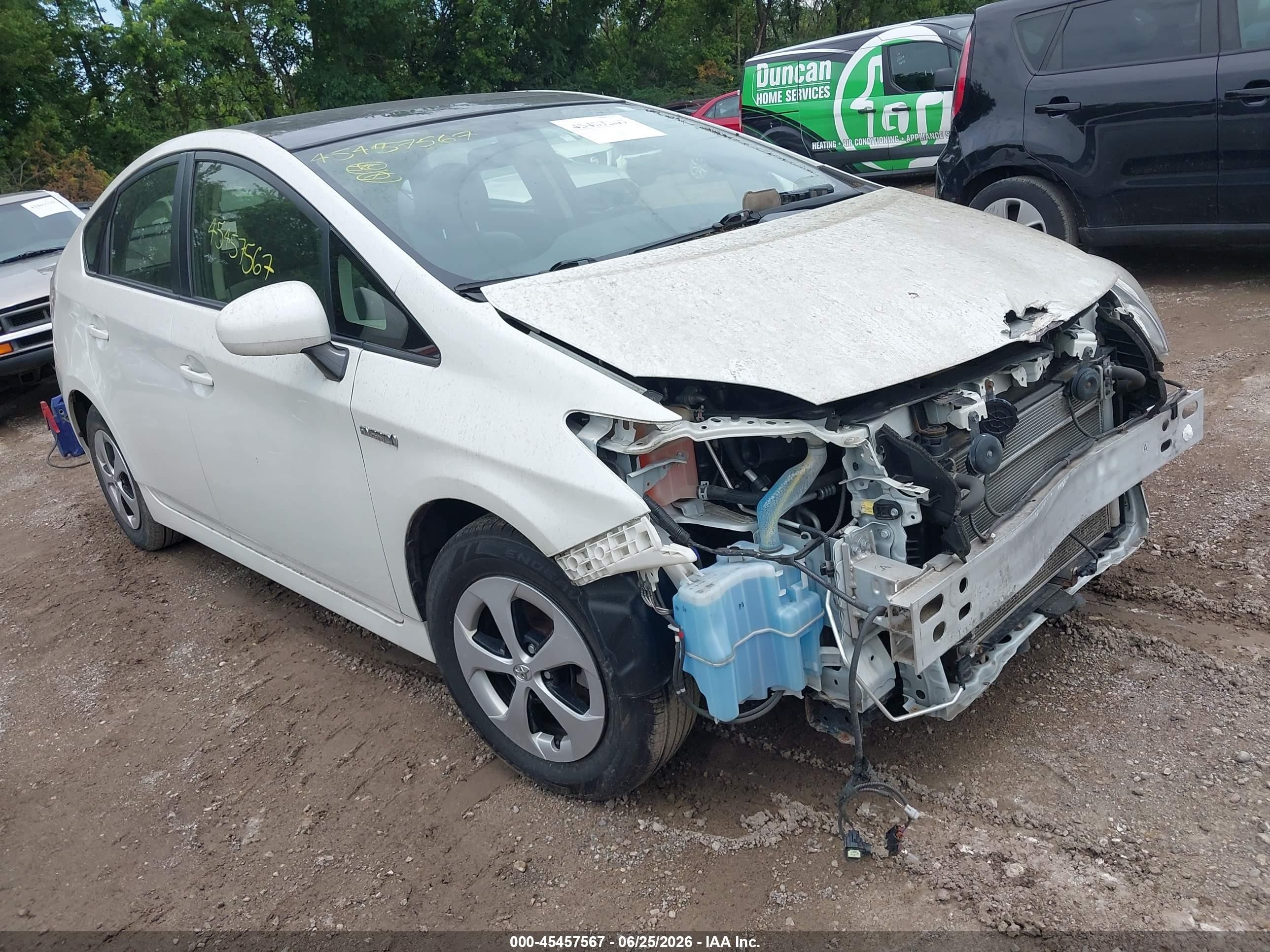 2015 Toyota Prius Four, VIN JTDKN3DU8F1914668 — Front end