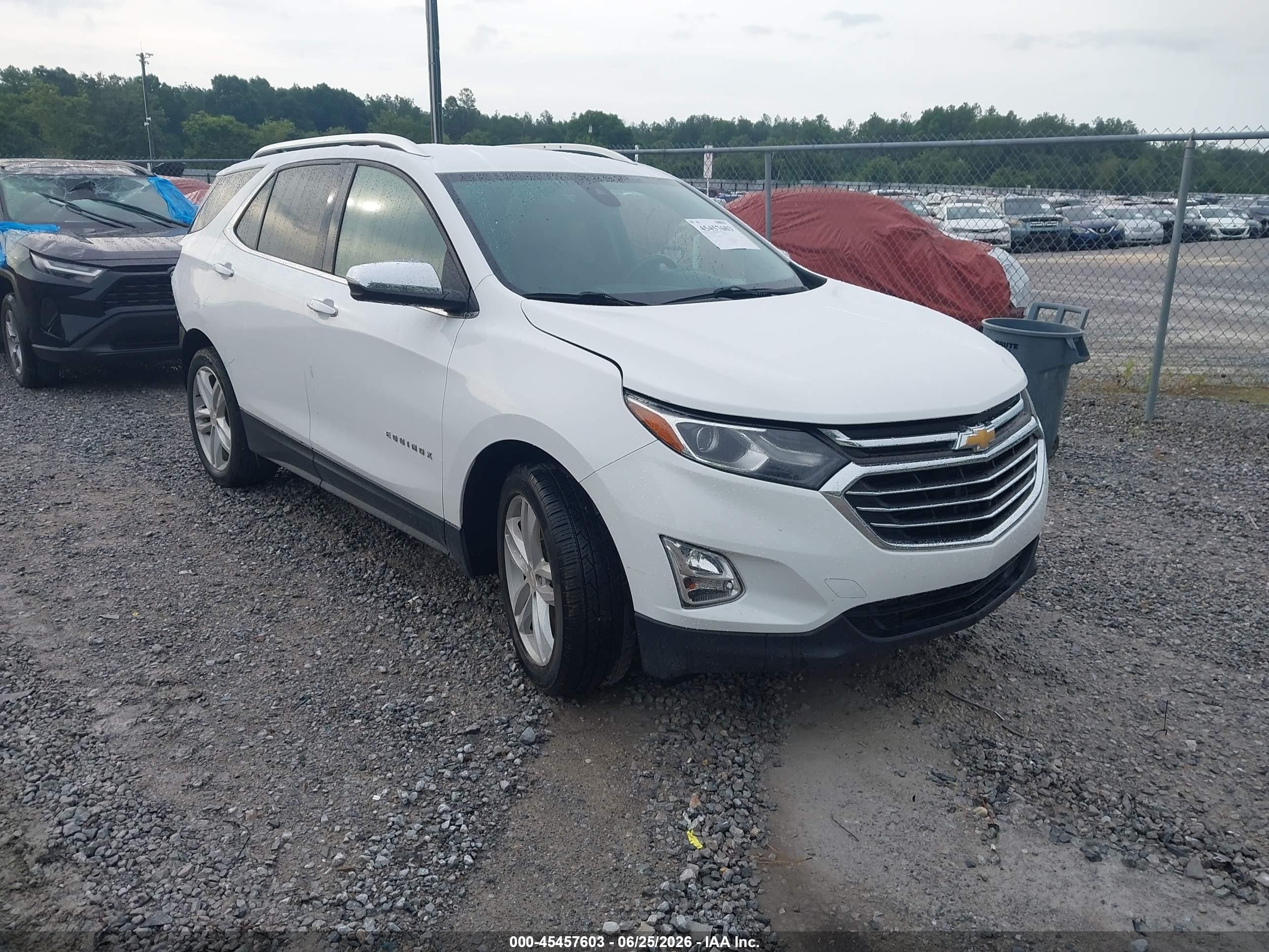 2018 Chevrolet Equinox Premier, VIN 2GNAXNEX0J6316890 — Rear end