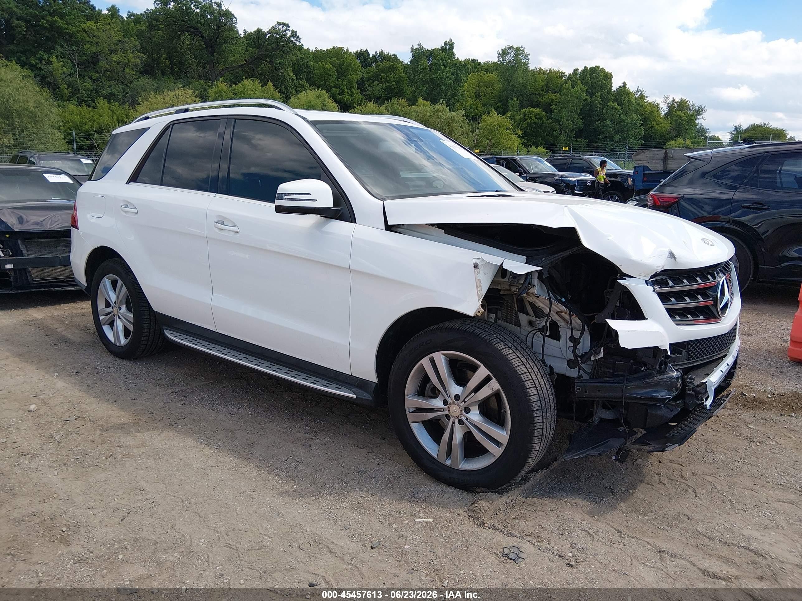2015 Mercedes-Benz M 350, VIN 4JGDA5HB5FA450792 — Front end