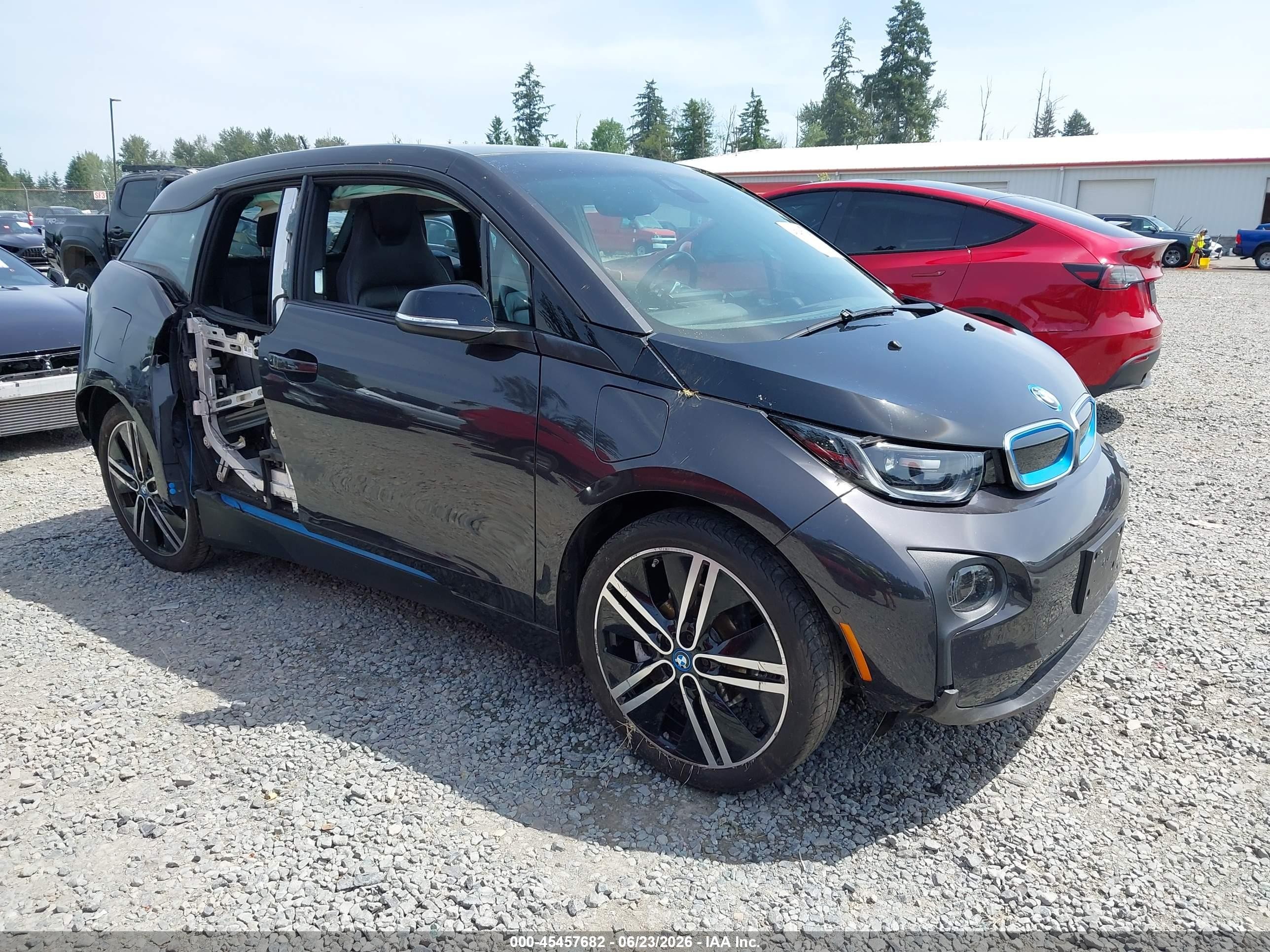 2015 BMW i3, VIN WBY1Z4C58FV504721 — Side