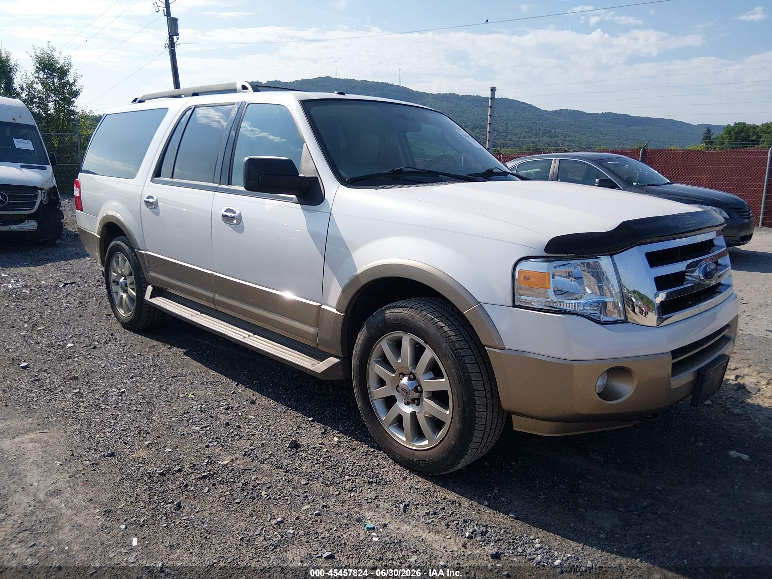 2011 Ford Expedition Max XLT, VIN 1FMJK1J57BEF30854 — Normal wear