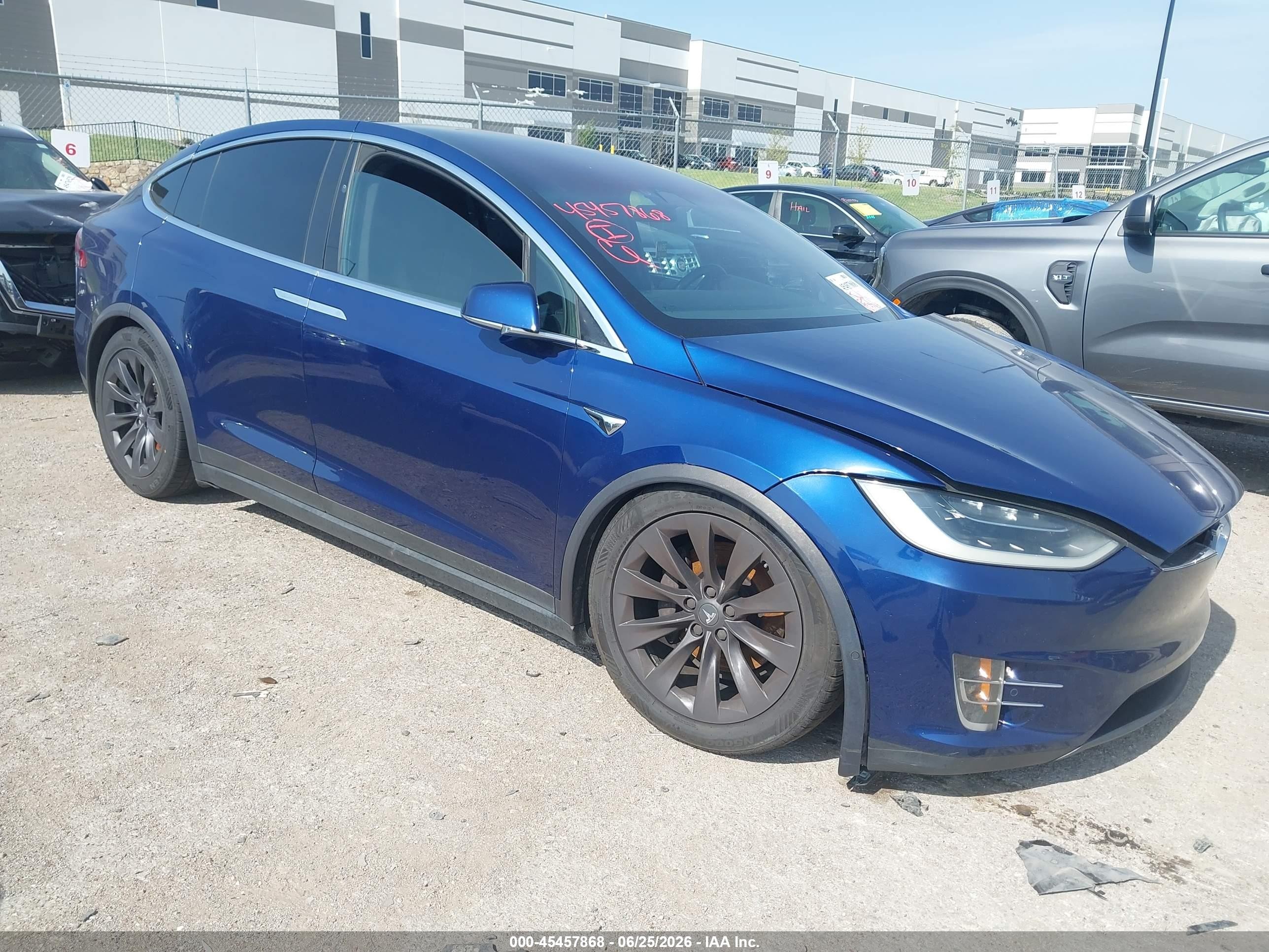 2019 Tesla Model X 75D, VIN 5YJXCAE26KF152679 — Side