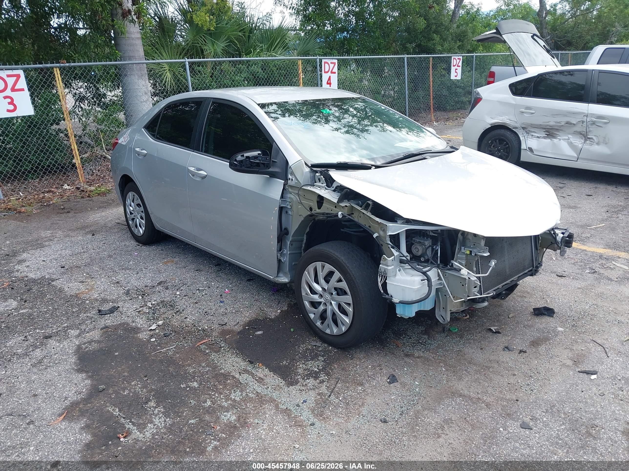 2019 Toyota Corolla LE, VIN 5YFBURHE8KP871335 — Front end