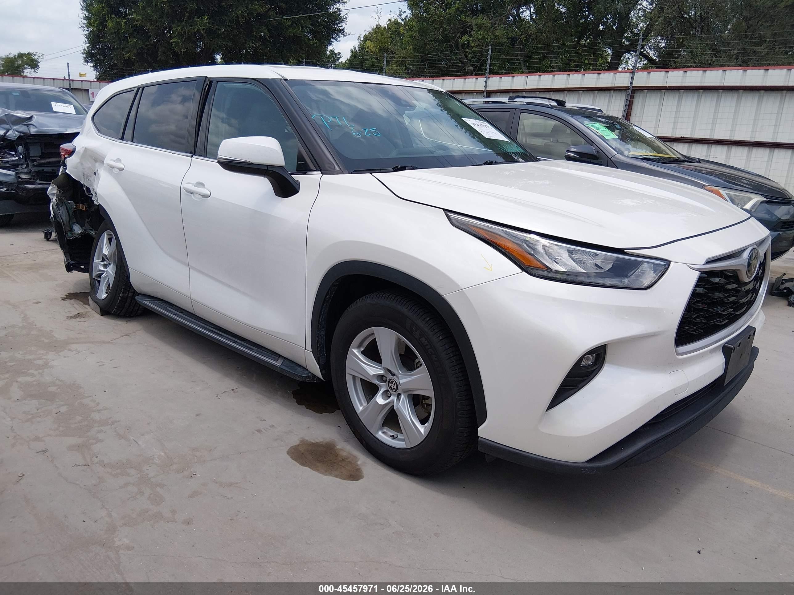 2020 Toyota Highlander LE, VIN 5TDZZRAH7LS009592 — Rear end