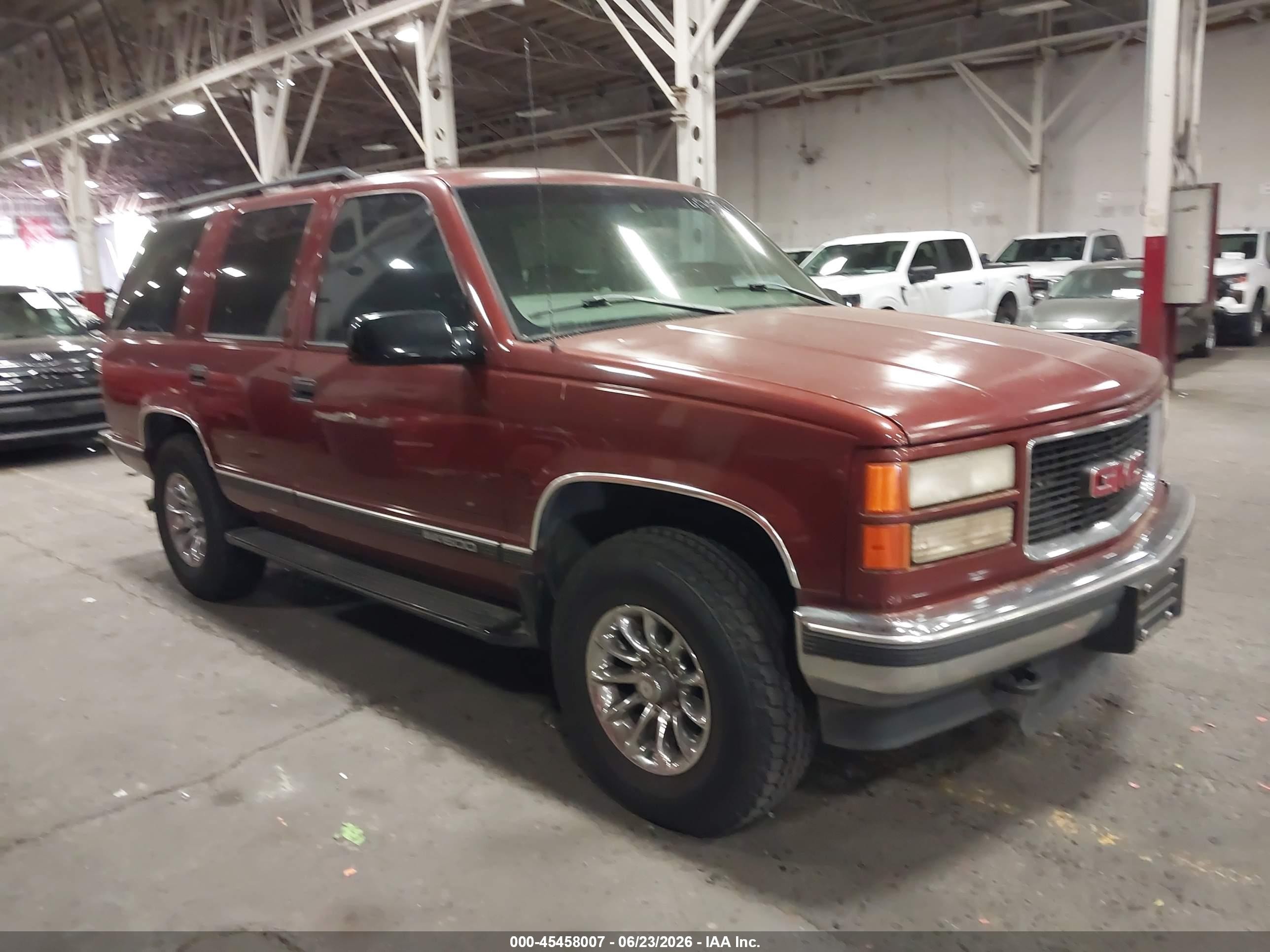 1998 GMC Yukon, VIN 1GKEK13R7WJ706101 — Normal wear
