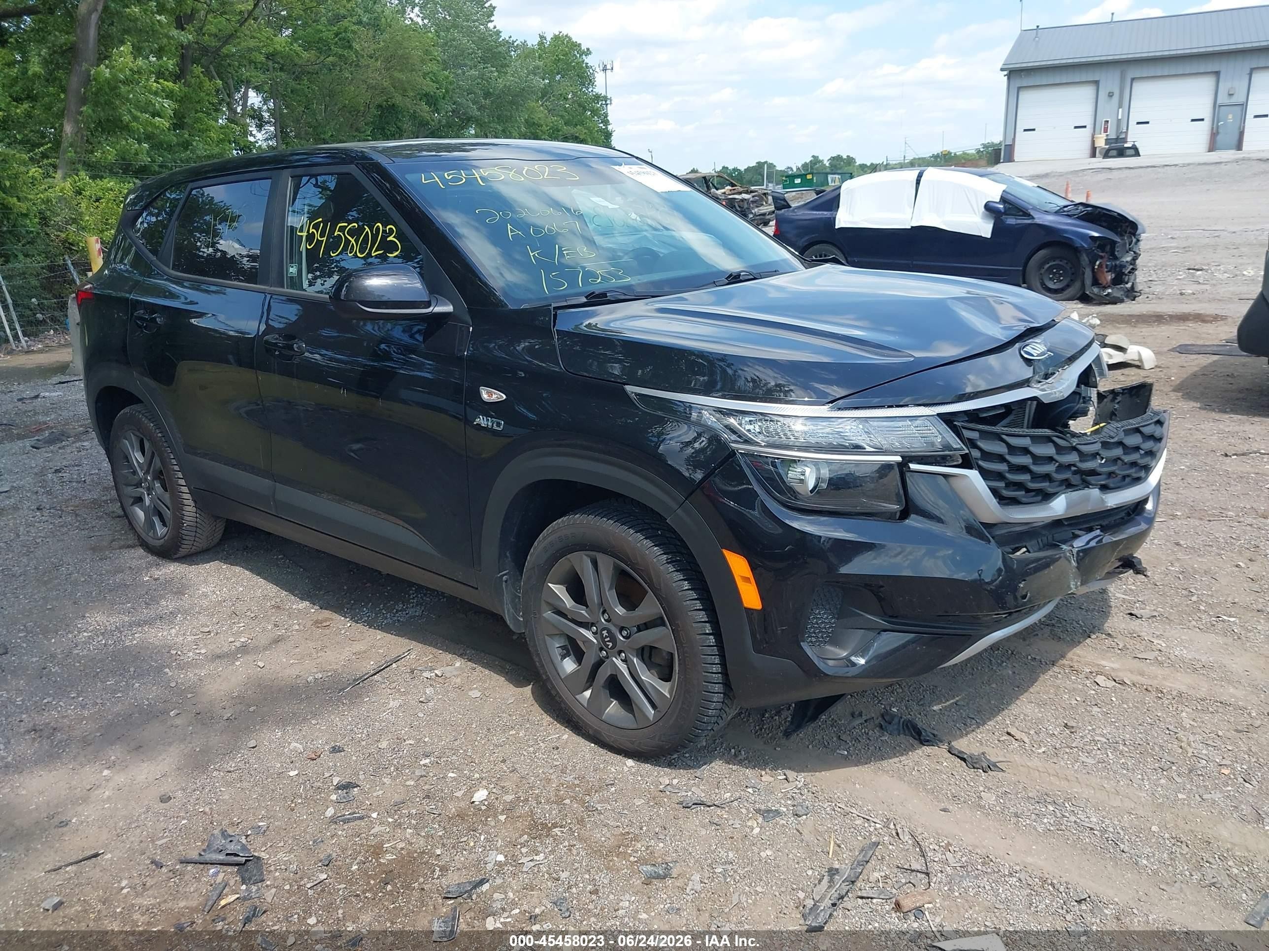 2021 Kia Seltos LX, VIN KNDEPCAA1M7157253 — Side