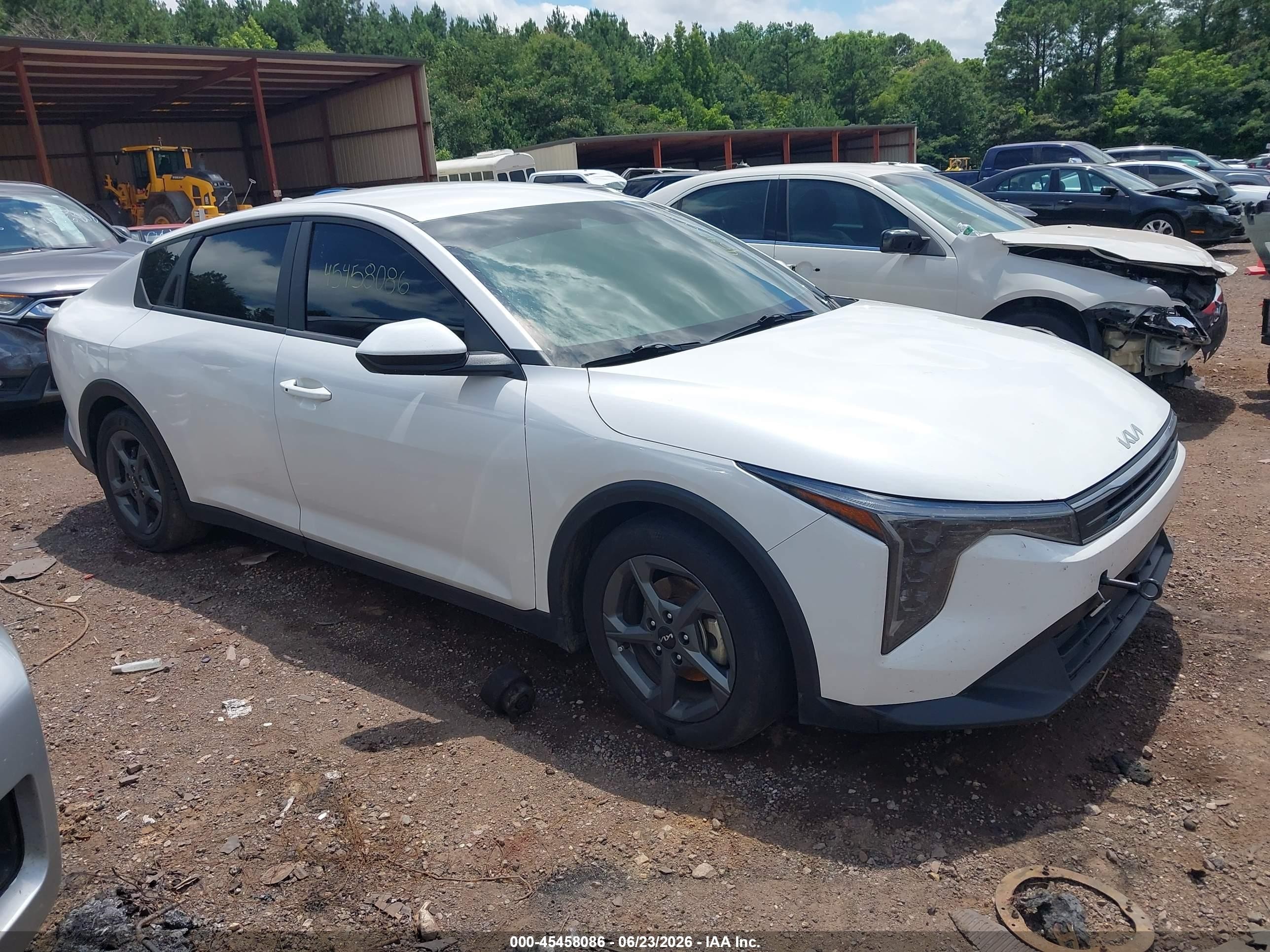 2025 Kia K4 LX, VIN 3KPFT4DE5SE119476 — Пожар в салоне