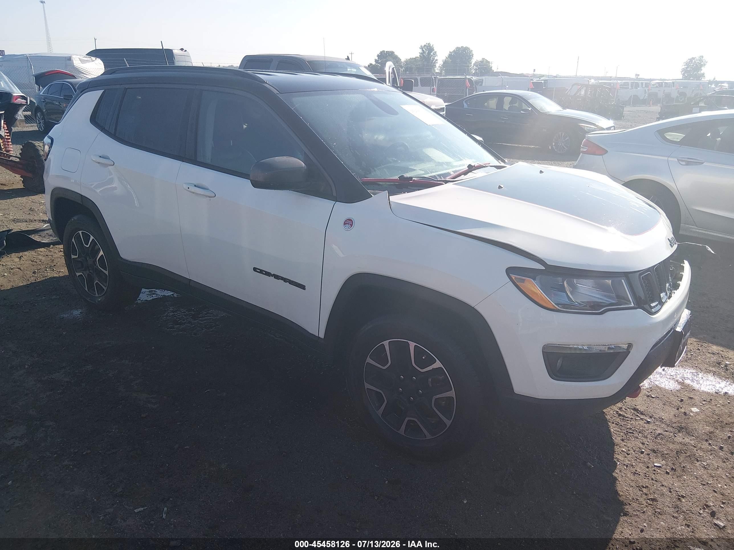 2020 Jeep Compass Trailhawk, VIN 3C4NJDDBXLT214782 — Front end