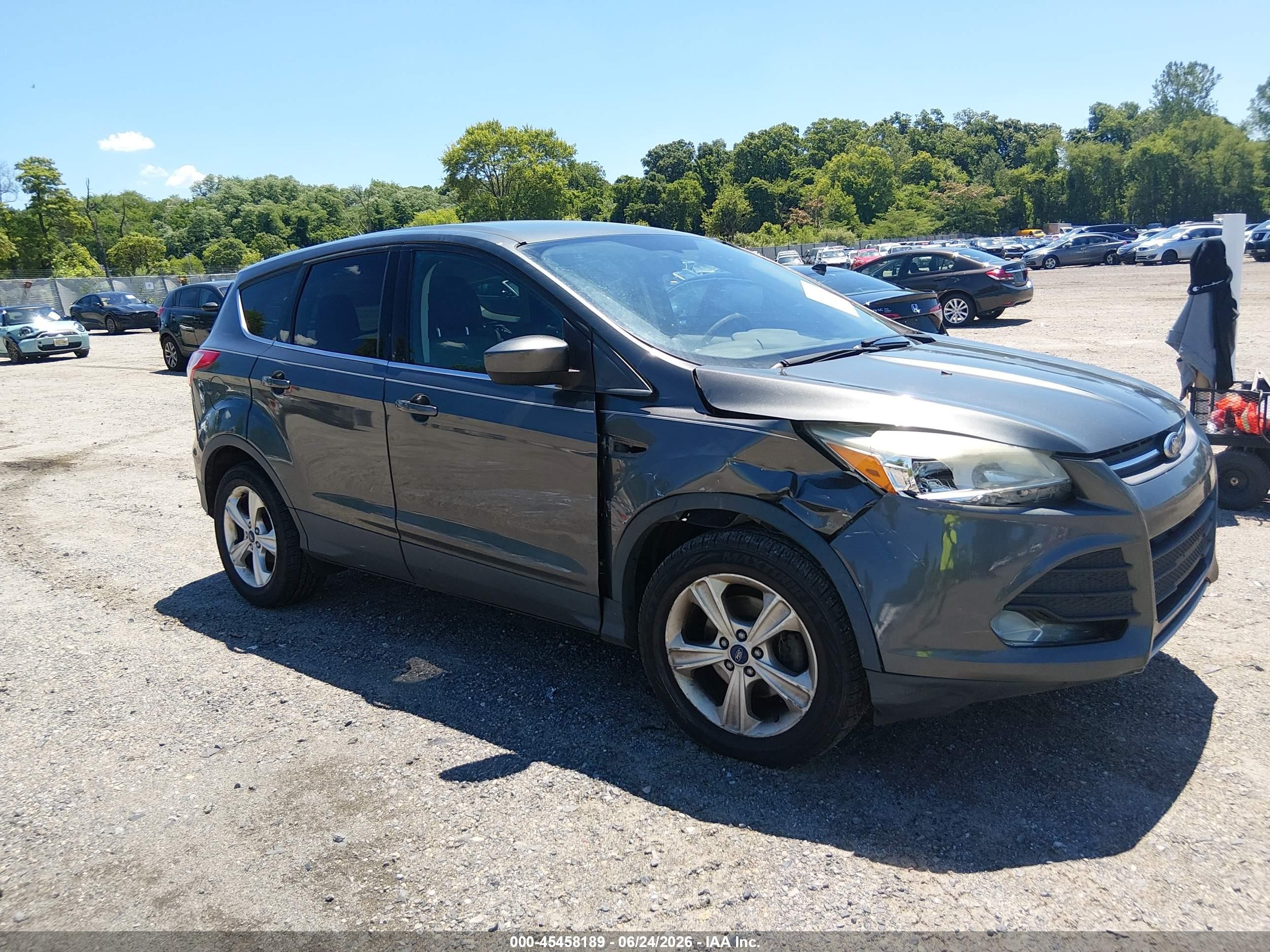 2015 Ford Escape SE, VIN 1FMCU0GX0FUA02557 — Front end