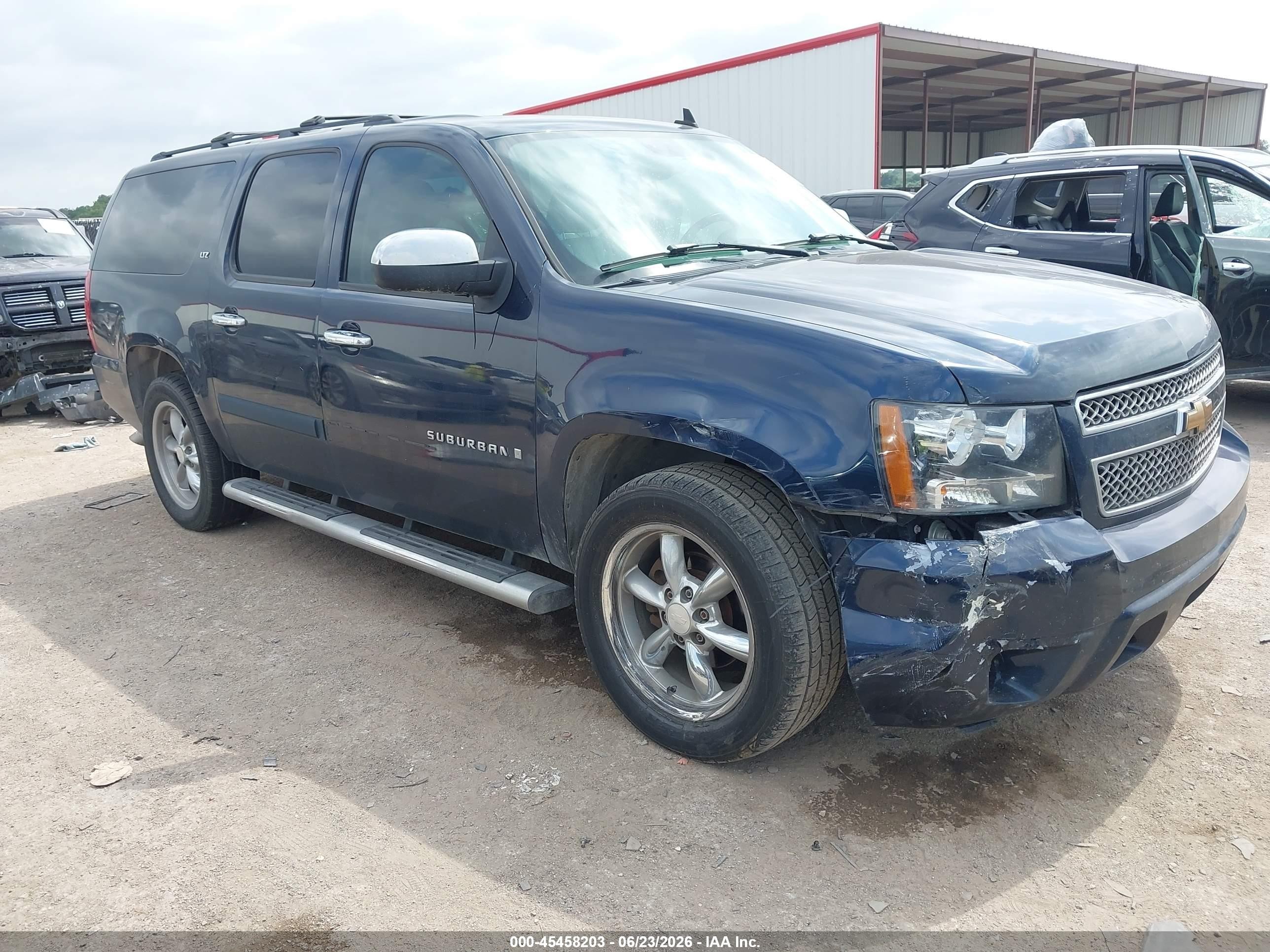 2007 Chevrolet Suburban LT, VIN 3GNFC16077G264330 — Front end