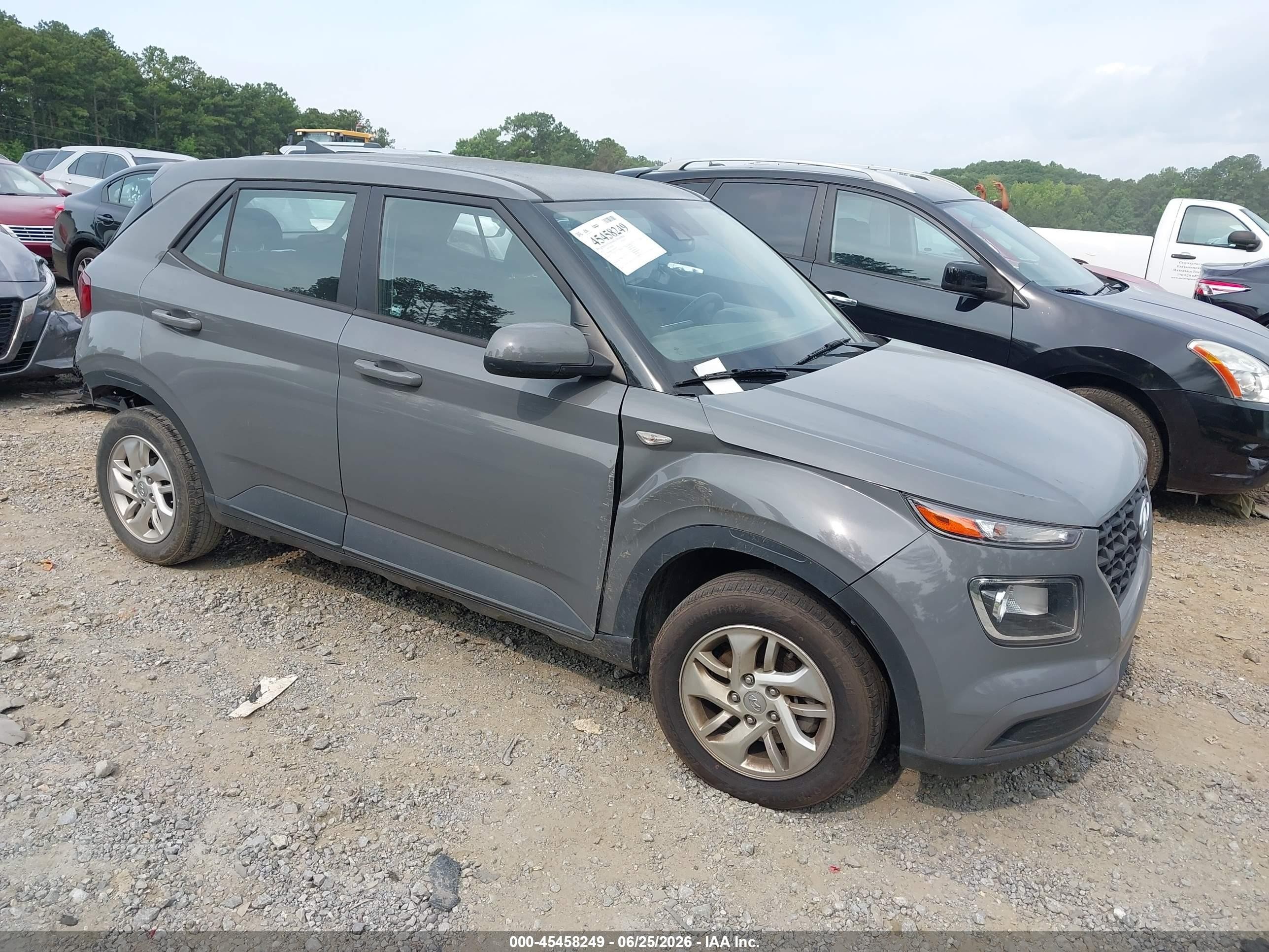 2021 Hyundai Venue SE, VIN KMHRB8A31MU067452 — Зад