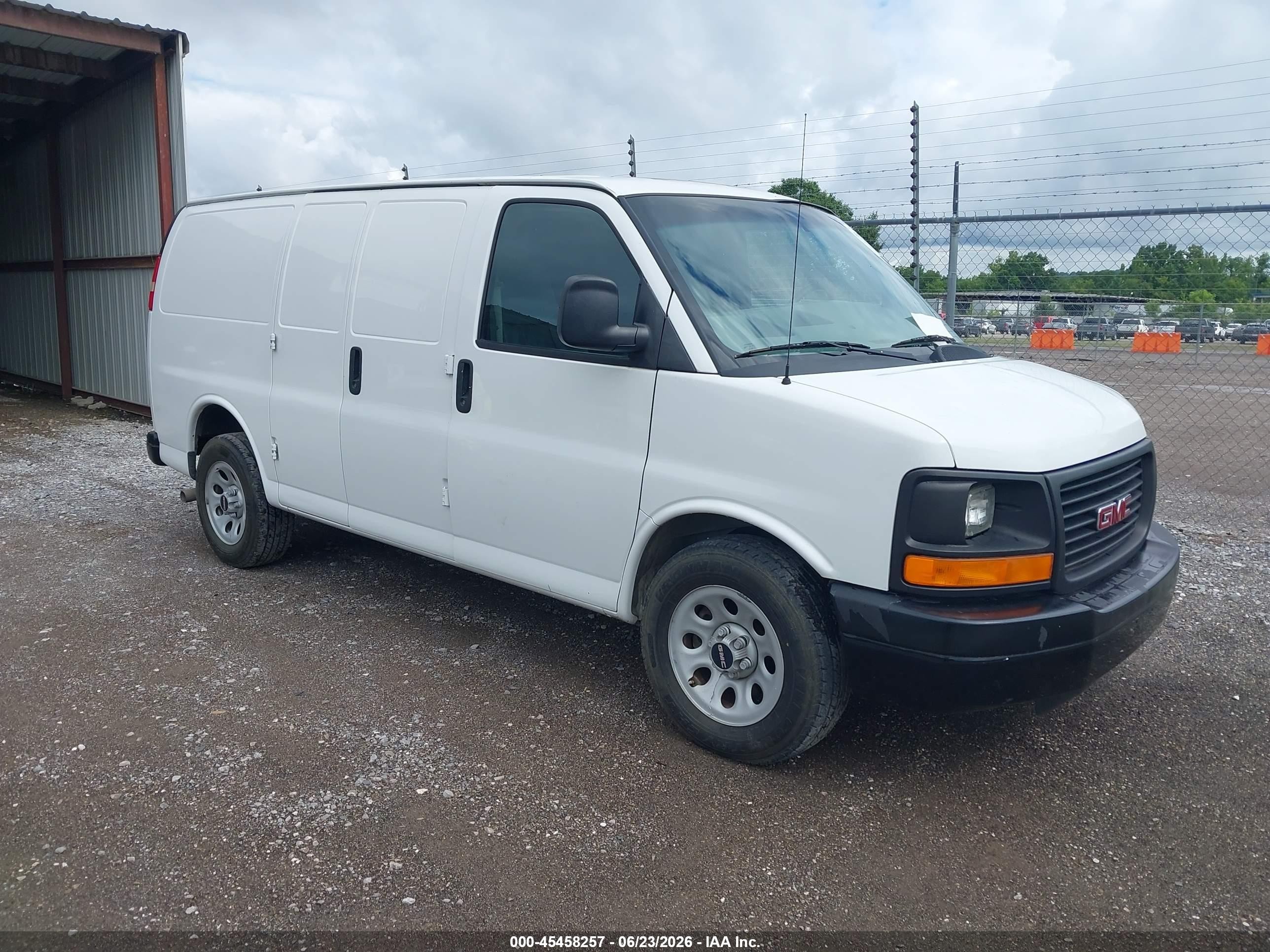 2014 GMC Savana Cargo, VIN 1GTS7AFX0E1111213 — Normal wear