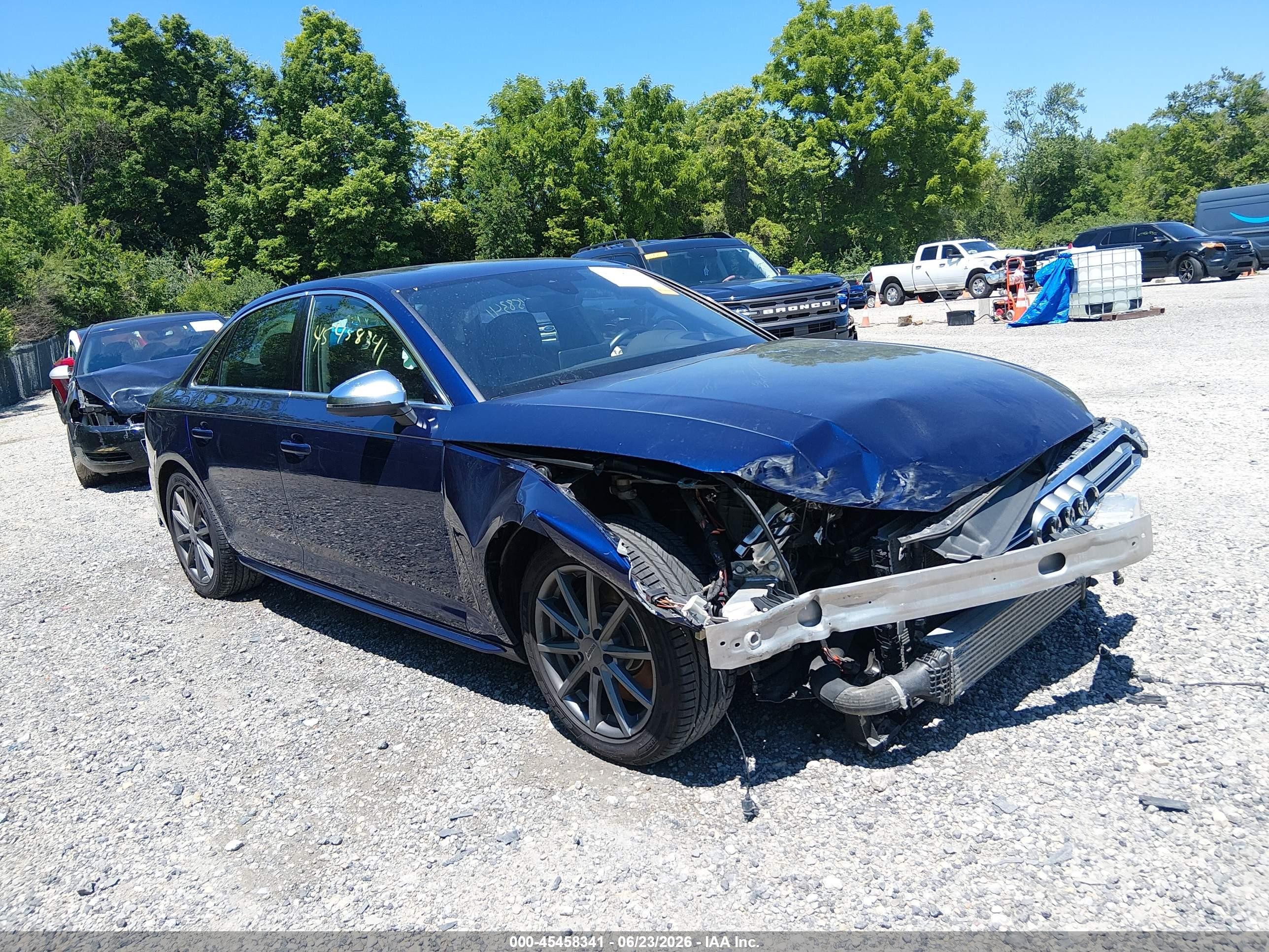 2019 Audi S4 Prestige, VIN WAUC4AF41KA002111 — Front end