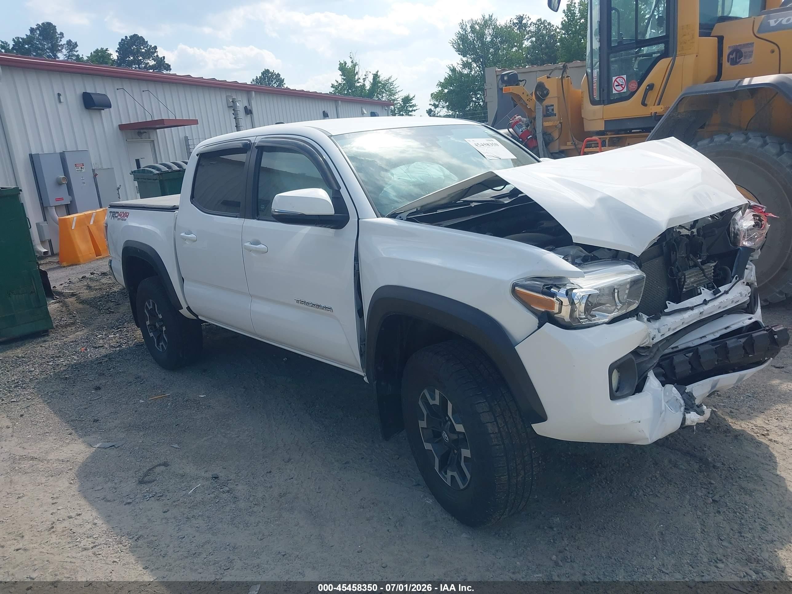 2020 Toyota Tacoma TRD Sport, VIN 3TMCZ5AN3LM313264 — Перед