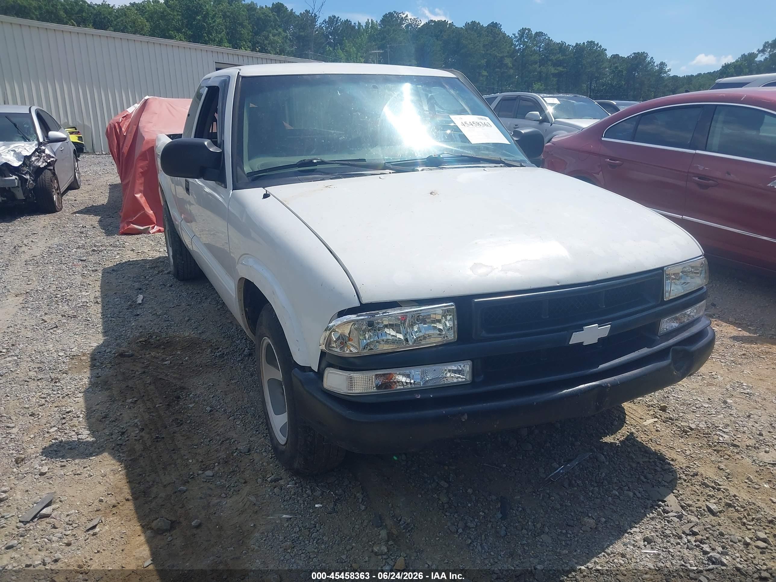 2003 Chevrolet S-10, VIN 1GCCS19H038169852 — Side