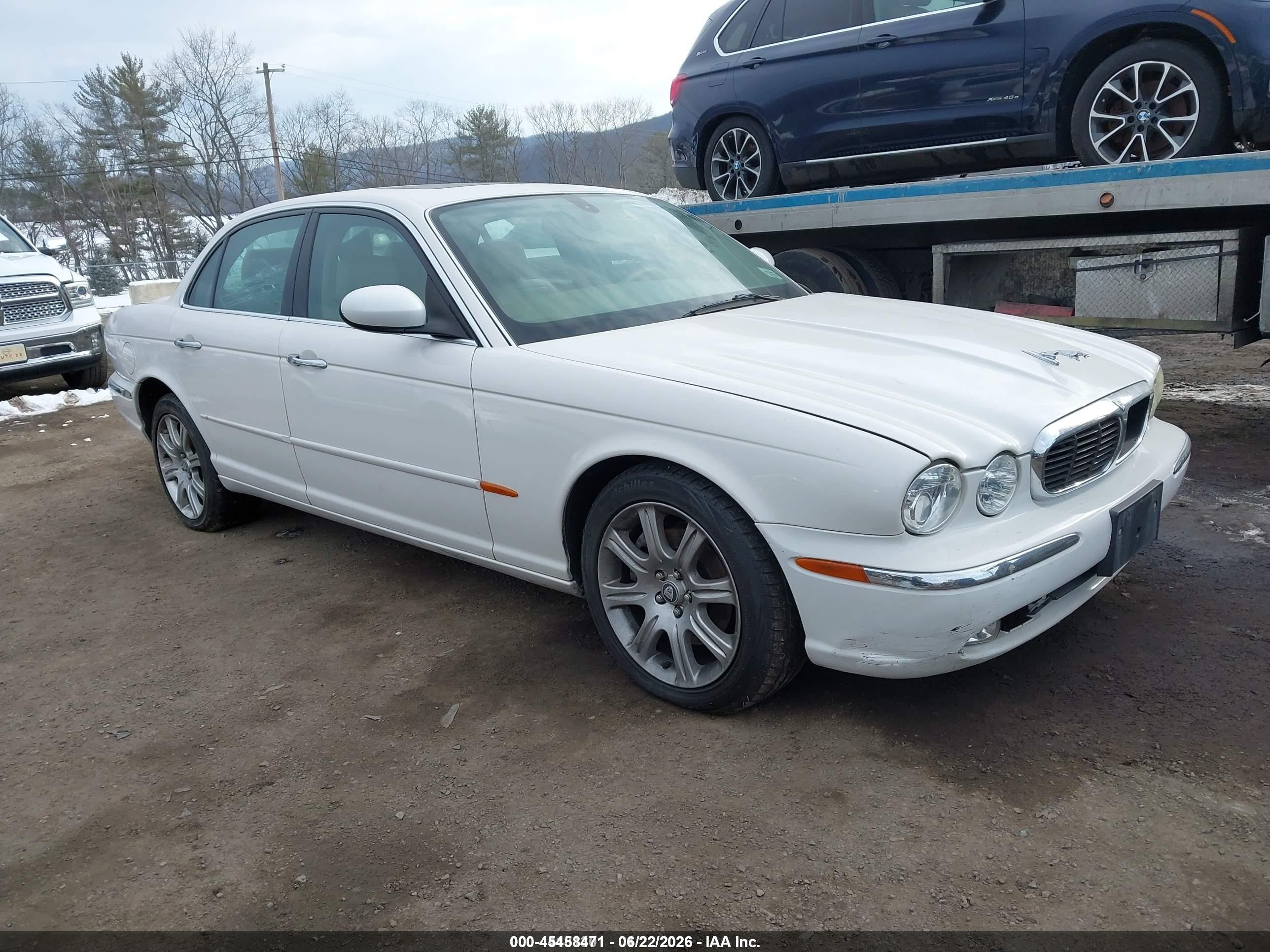 2004 Jaguar XJ 8, VIN SAJWA71C24SG34465 — Перед