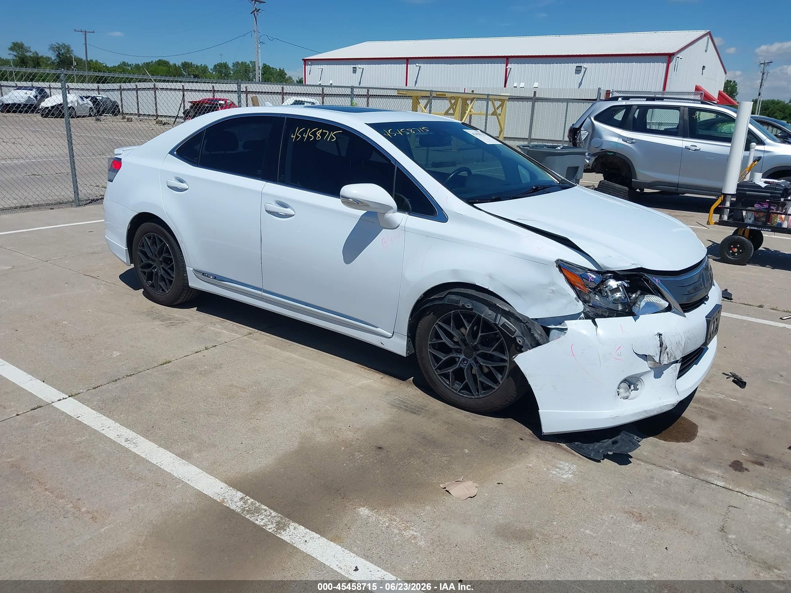 2010 Lexus HS 250h Premium, VIN JTHBB1BA2A2016882 — Front end