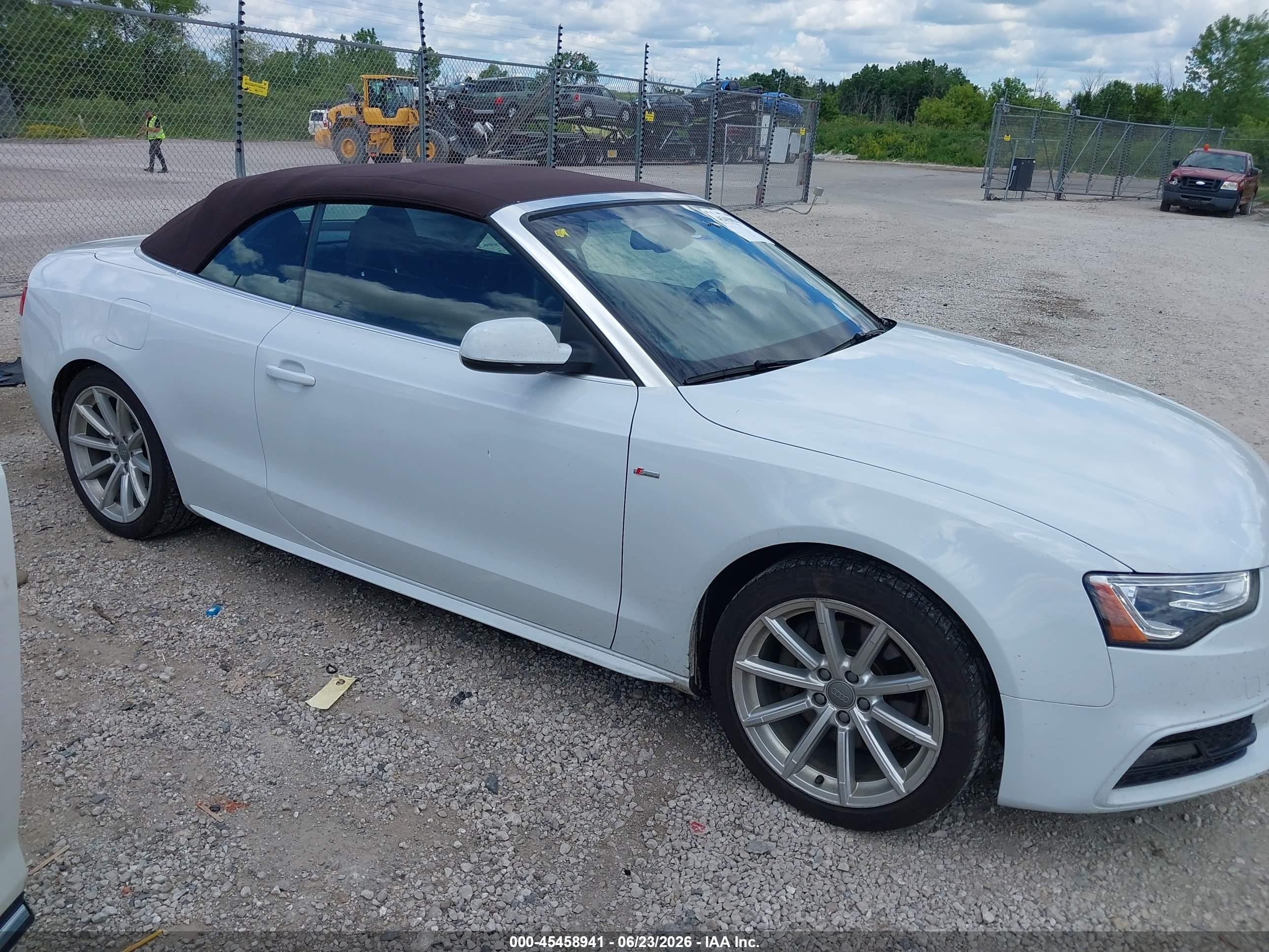 2015 Audi A5 Premium Plus, VIN WAUMFAFH0FN004545 — Бок
