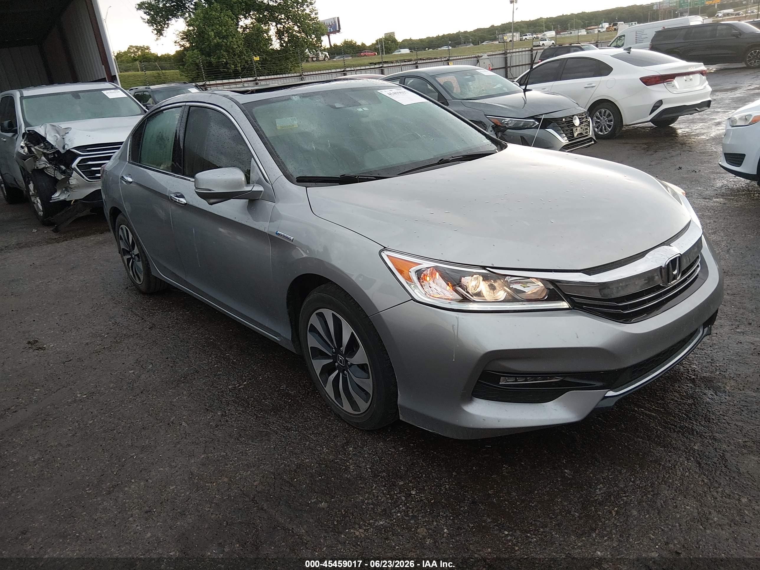 2017 Honda Accord EX-L, VIN JHMCR6F56HC030184 — Roof