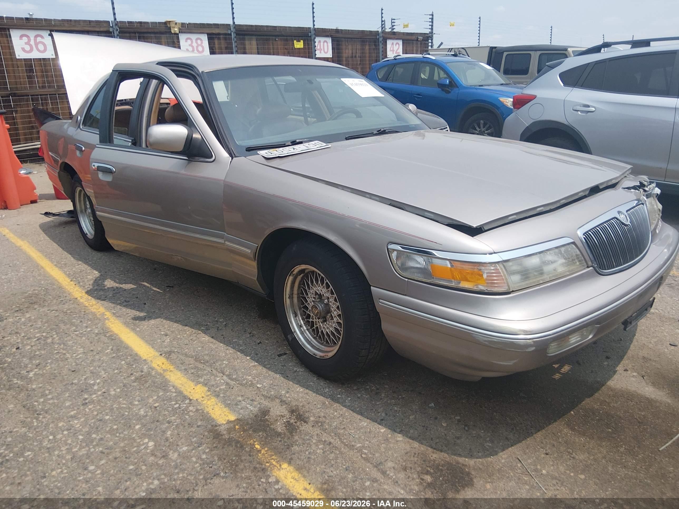 1995 Mercury Grand Marquis LS, VIN 2MELM75W3SX654274 — Rear end
