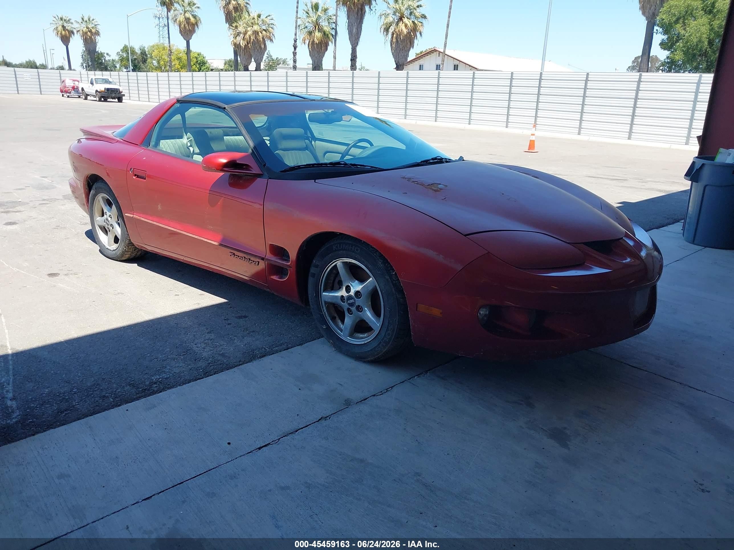 1998 Pontiac Firebird Firebird, VIN 2G2FS22K1W2209676 — Normal wear