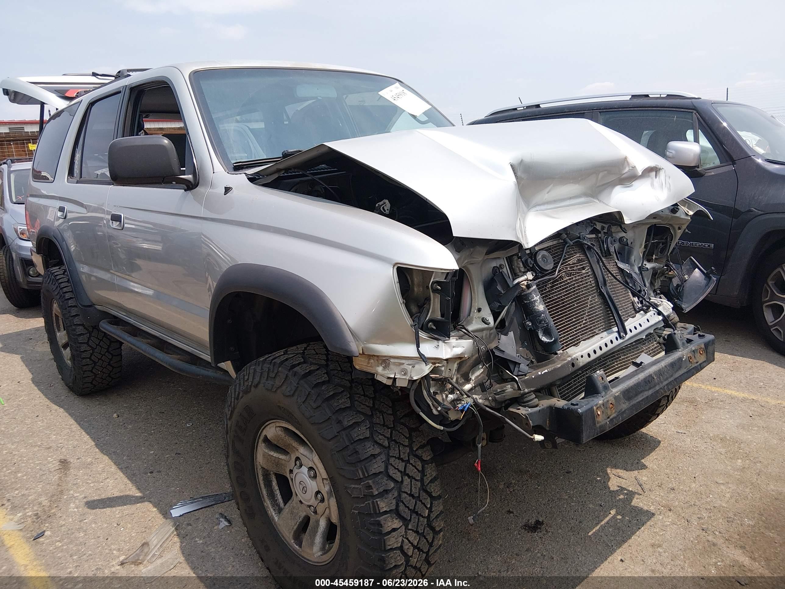 1999 Toyota 4Runner SR5, VIN JT3HN86R4X0247612 — Front end