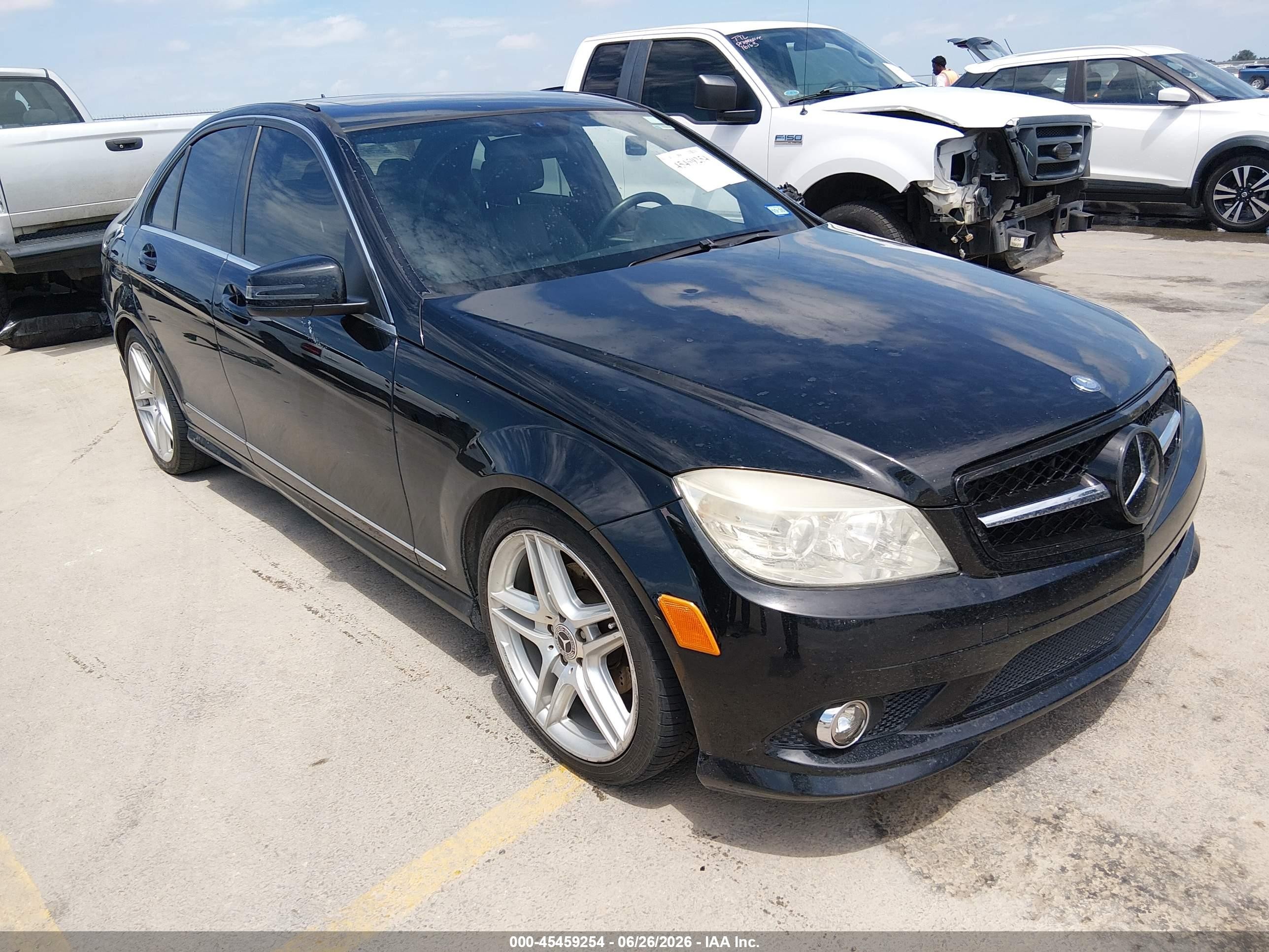 2010 Mercedes-Benz C 300 Sport, VIN WDDGF5EBXAR092211 — Side