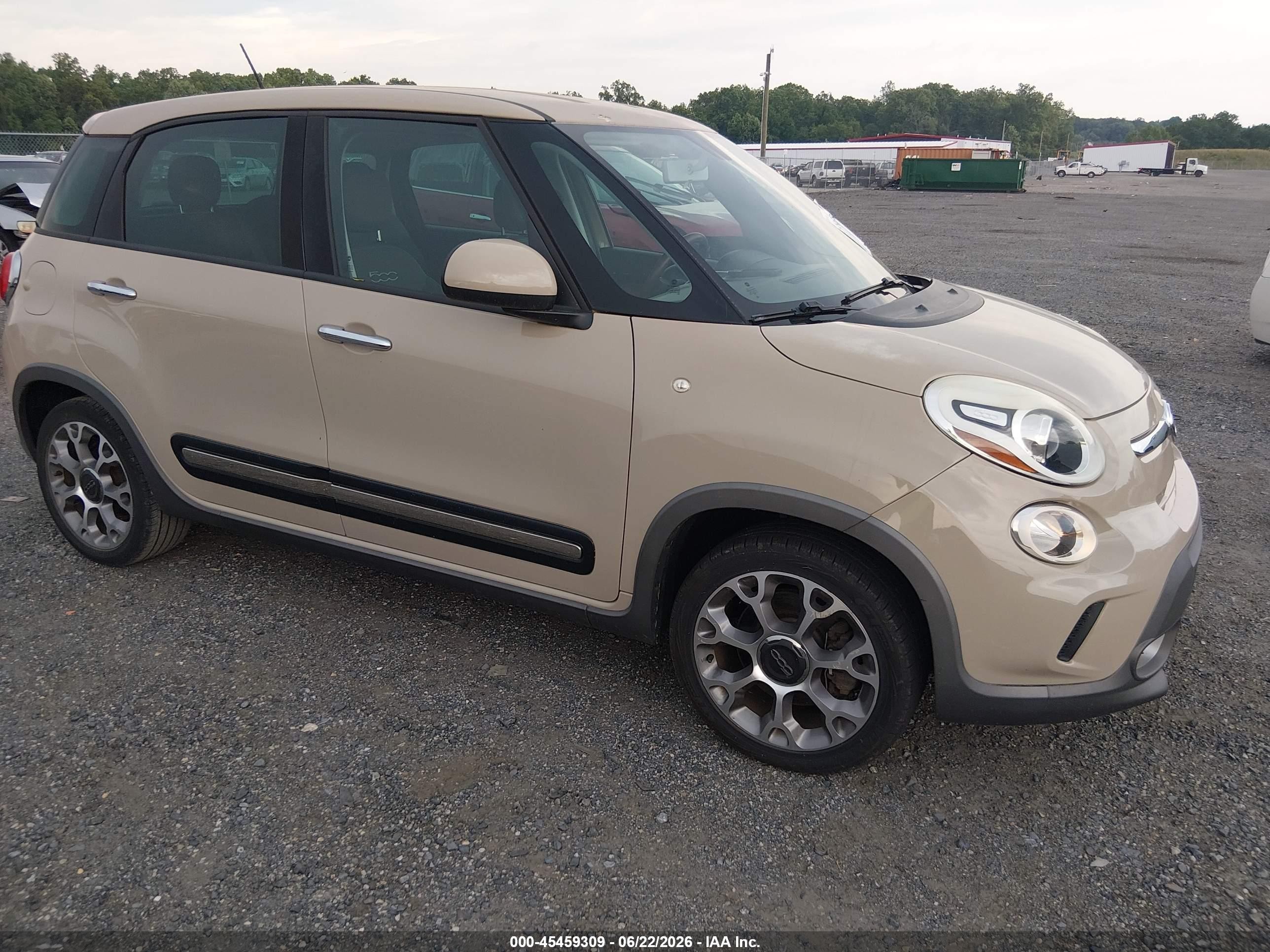2015 FIAT 500L Urbana Trekking, VIN ZFBCFADH9FZ030185 — Normal wear