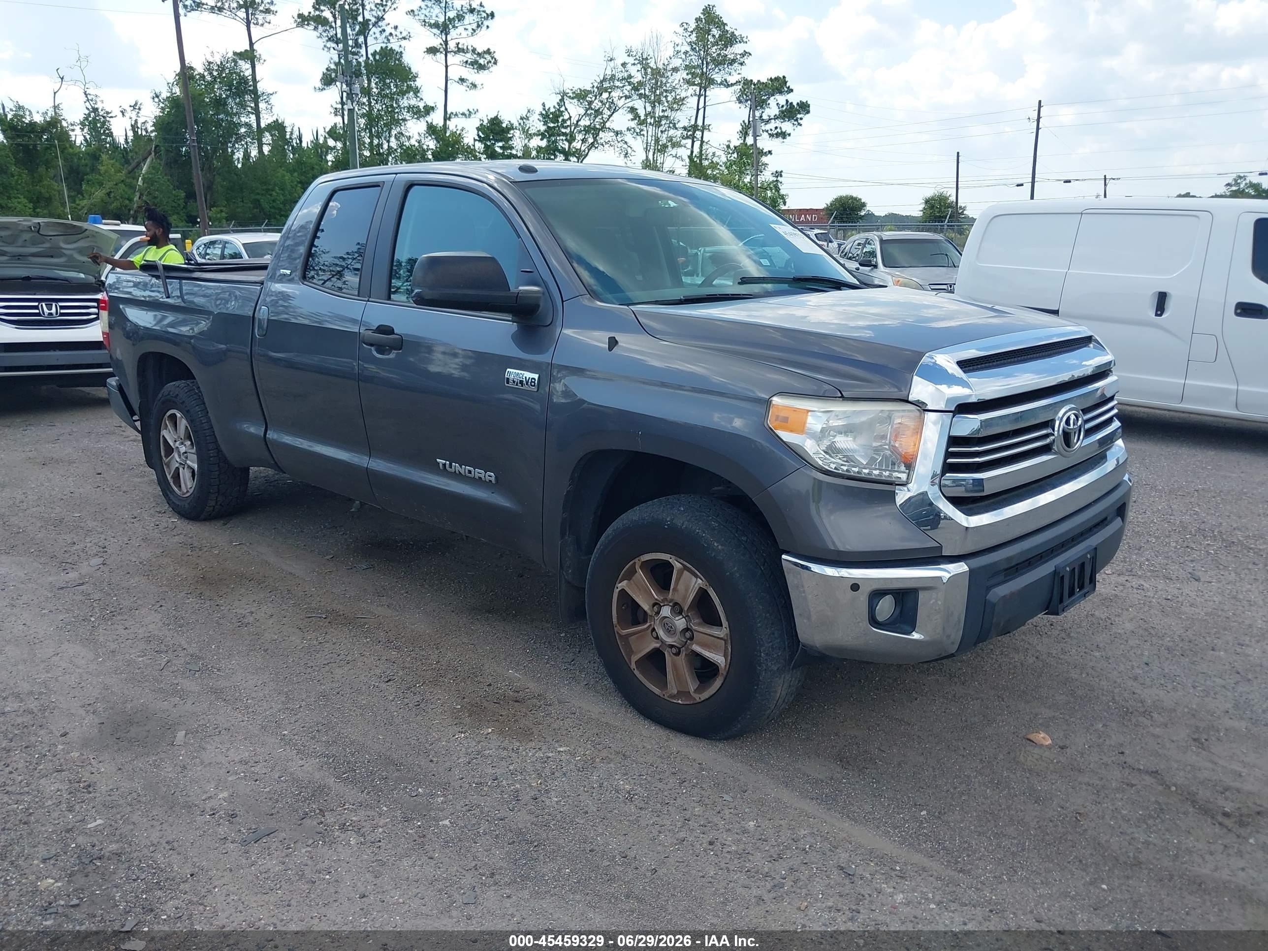 2017 Toyota Tundra SR5, VIN 5TFUY5F12HX588946 — Repossession