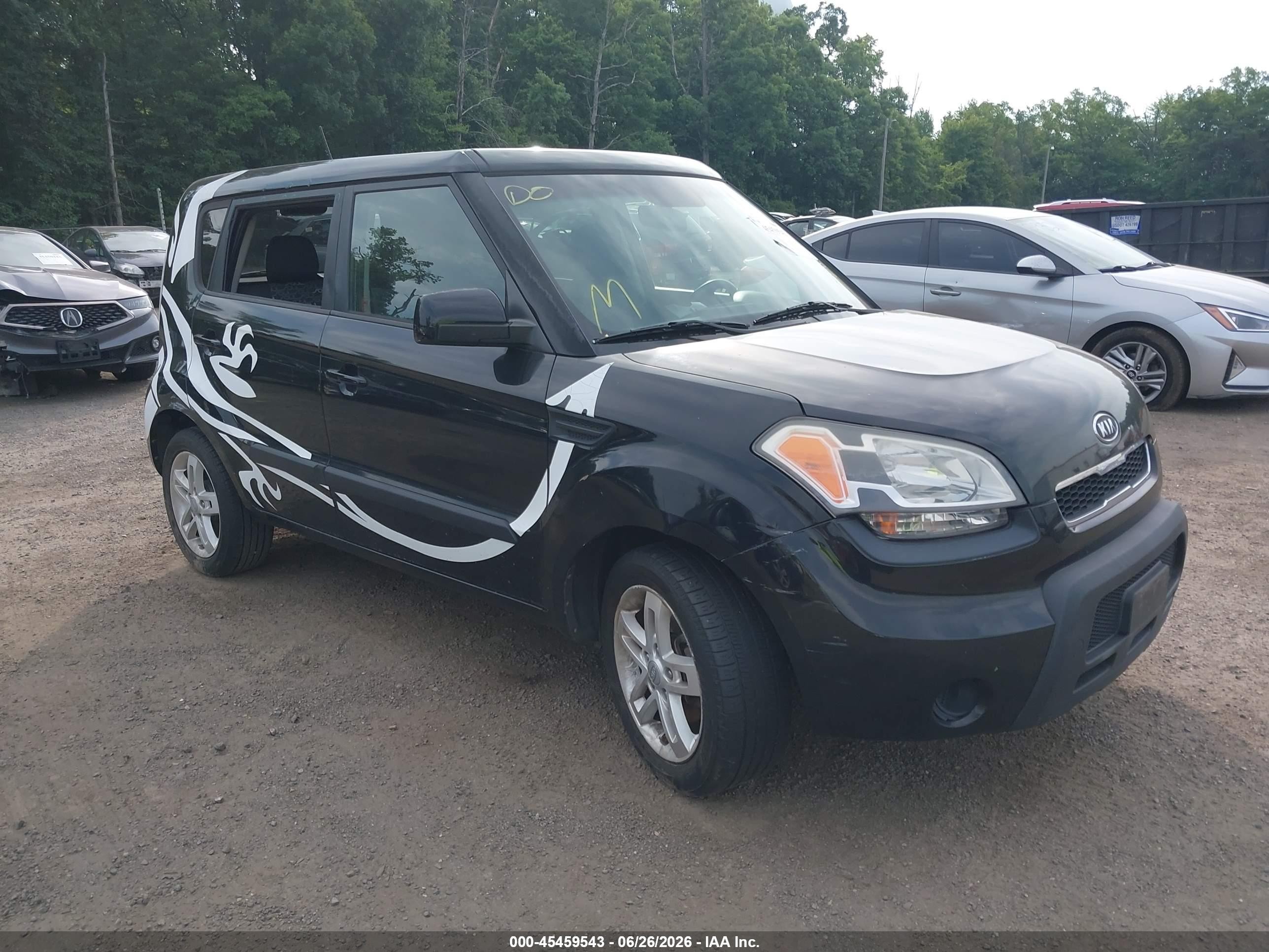 2011 Kia Soul +, VIN KNDJT2A26B7232975 — Side