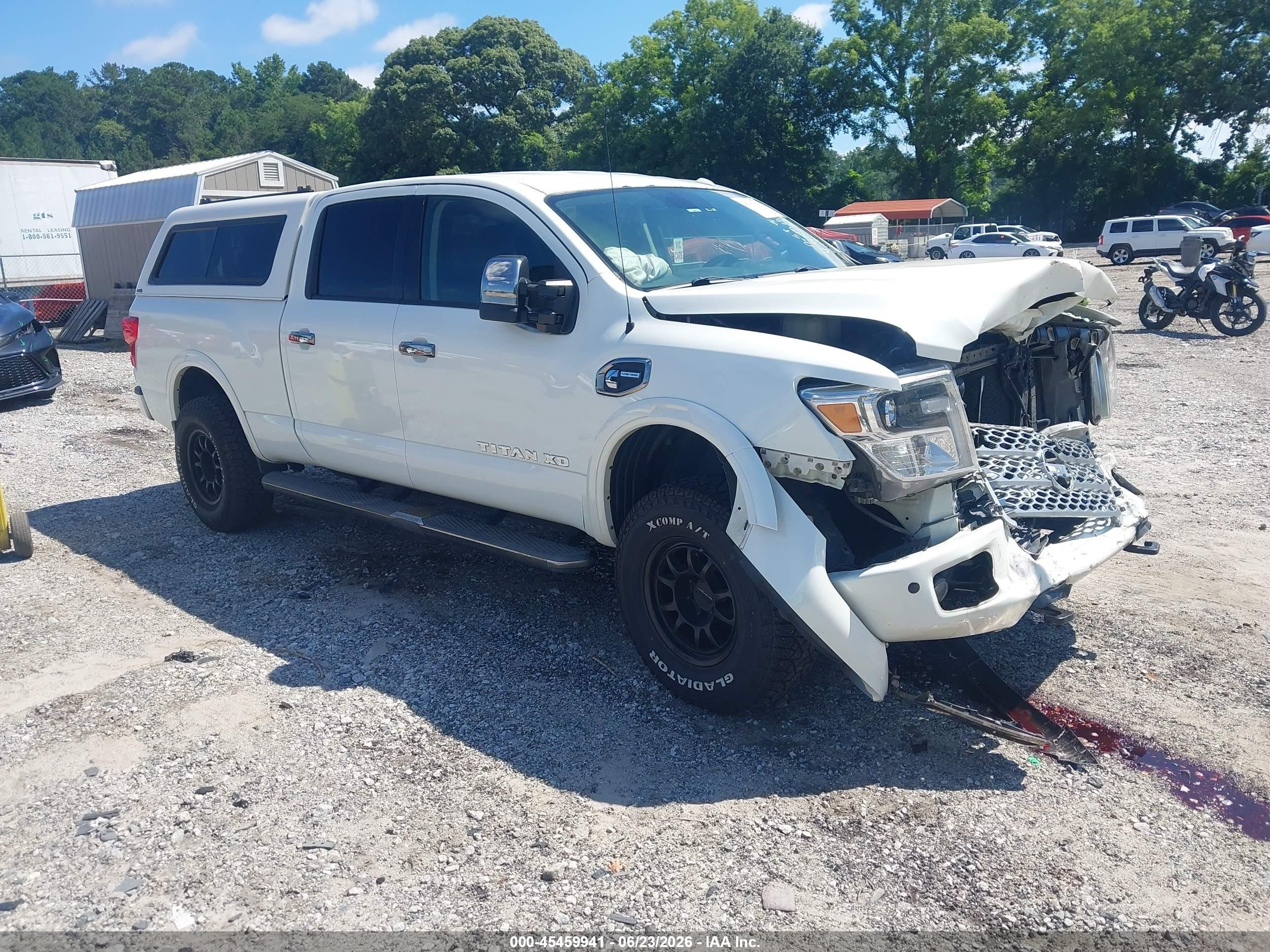 2017 Nissan Titan SL, VIN 1N6BA1F47HN574290 — Front end